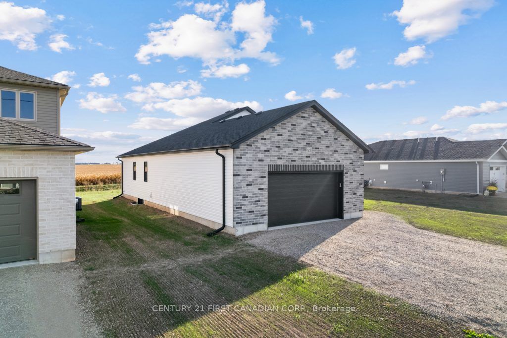 95 Victoria Avenue E, South Huron, ON N0M 1M0 photo 5