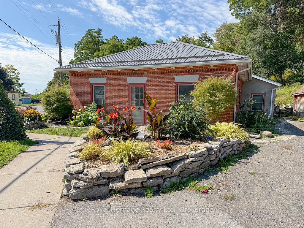 6 Willard Street, Belleville, ON K8P 1C5 photo 2