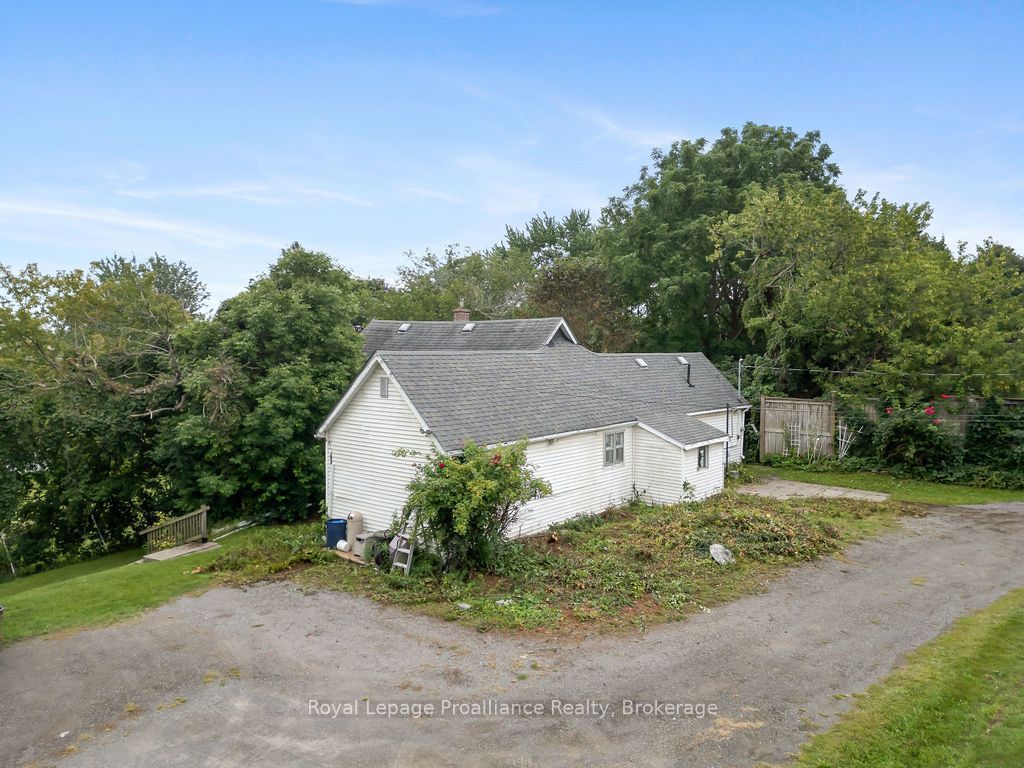 294 Moira Street E, Belleville, ON K8P 2T1 photo 5