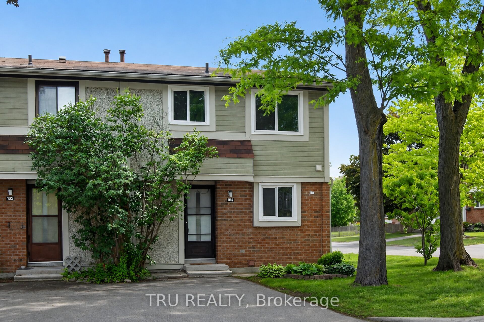 16-164 BARROW Crescent, Kanata, ON K2L 2J1