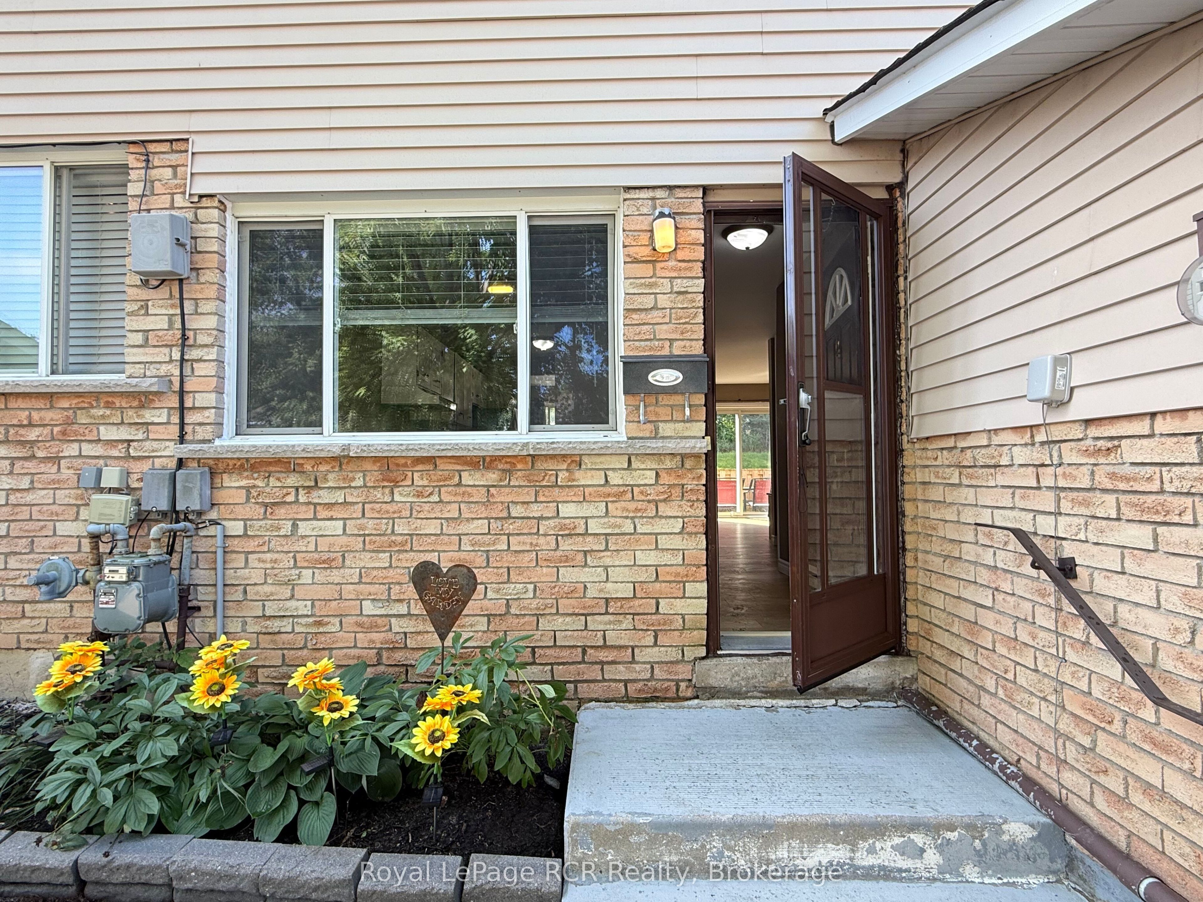 74 Laurie Crescent, Owen Sound, ON N4K 6C3 photo 2