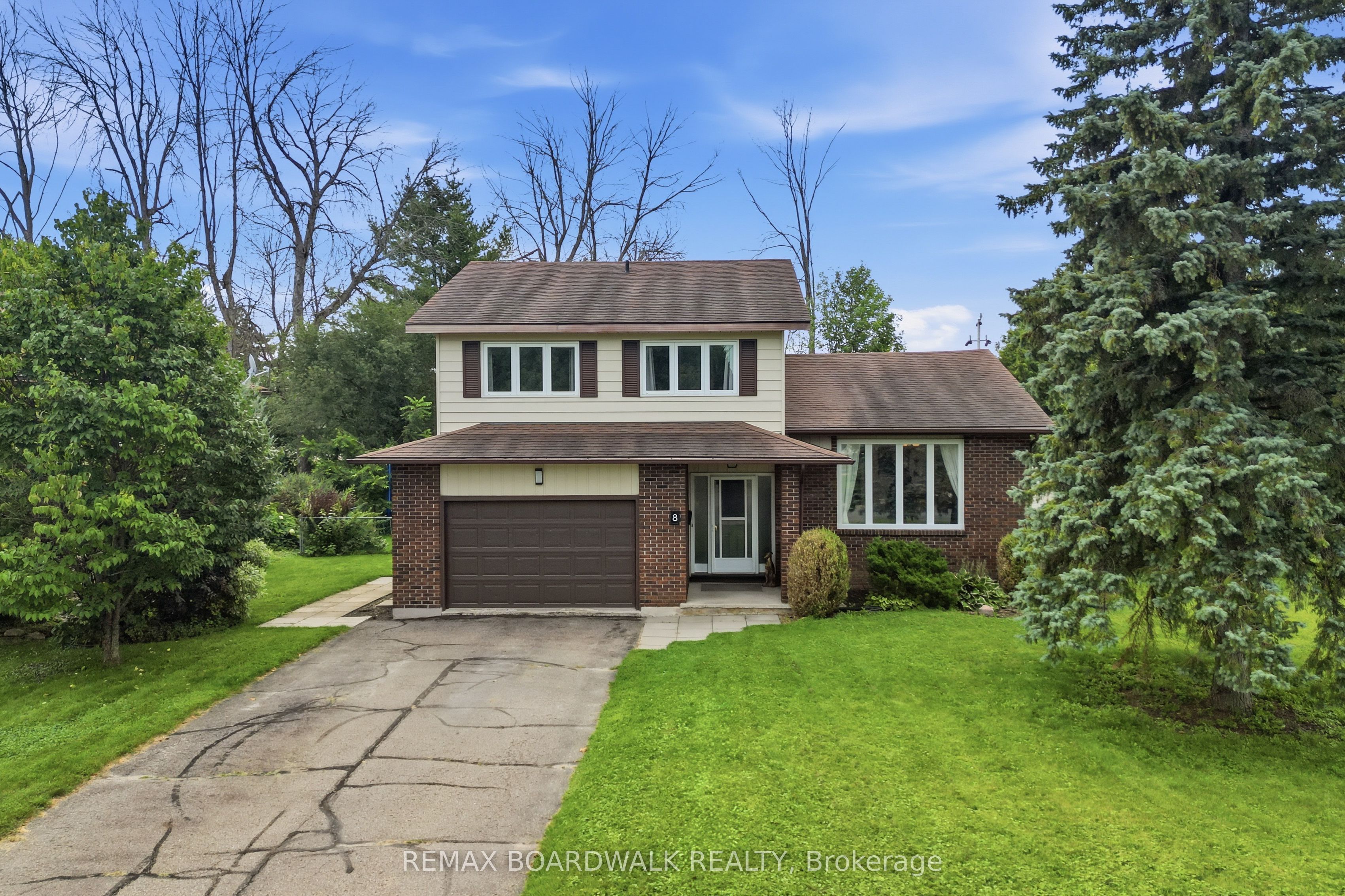 8 Jessie Drive, Perth, ON K7H 3J1