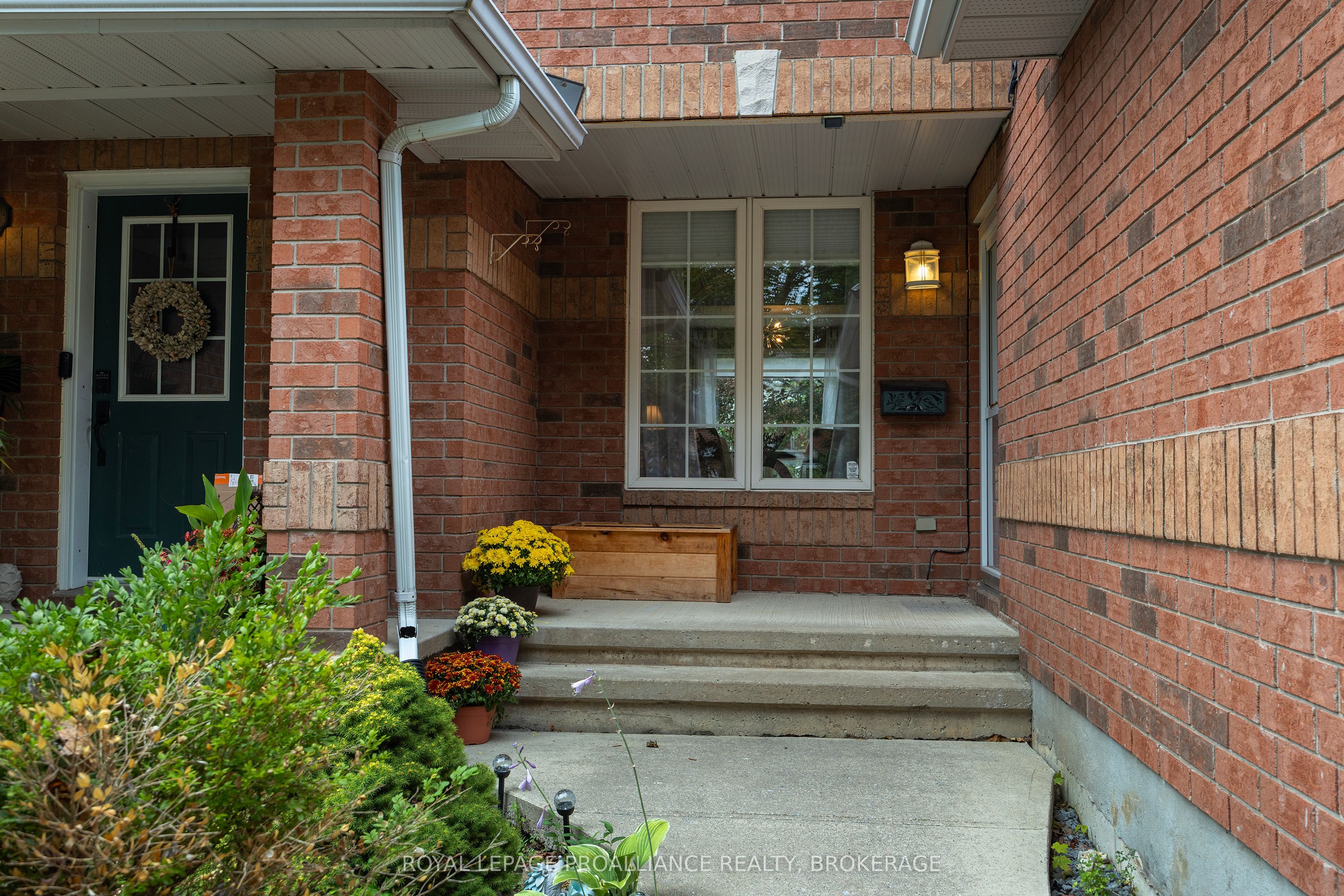 562 Quail Court, Kingston, ON K7M 8Z3 photo 3
