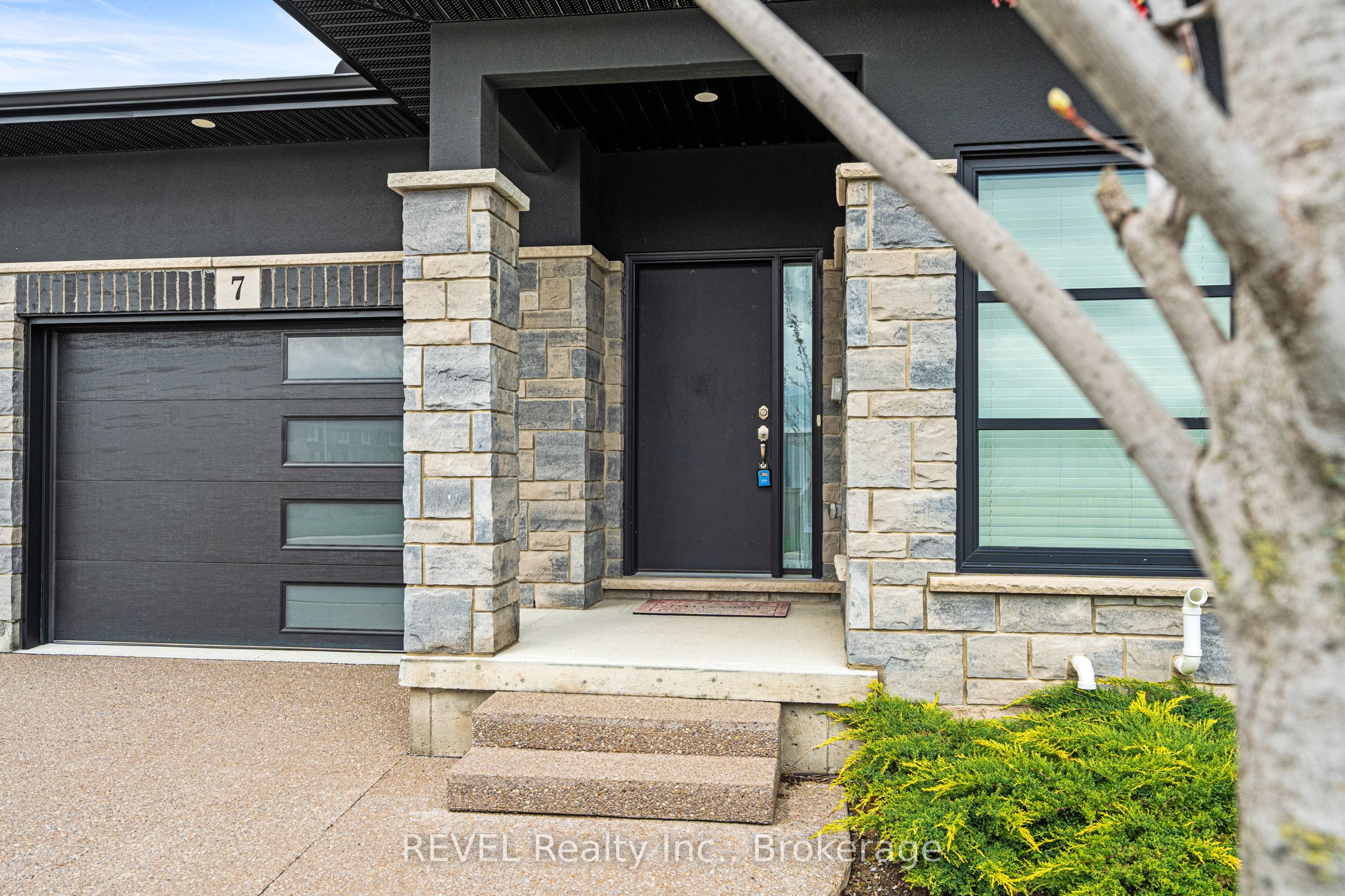 7138 Parsa St Niagara Falls Street 7, Niagara Falls, ON L2H 3W1 photo 3