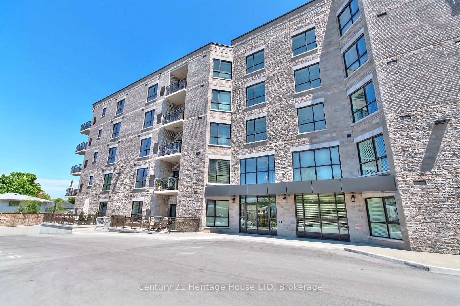 379 Scott Street 307, St. Catharines, ON L2M 3W2
