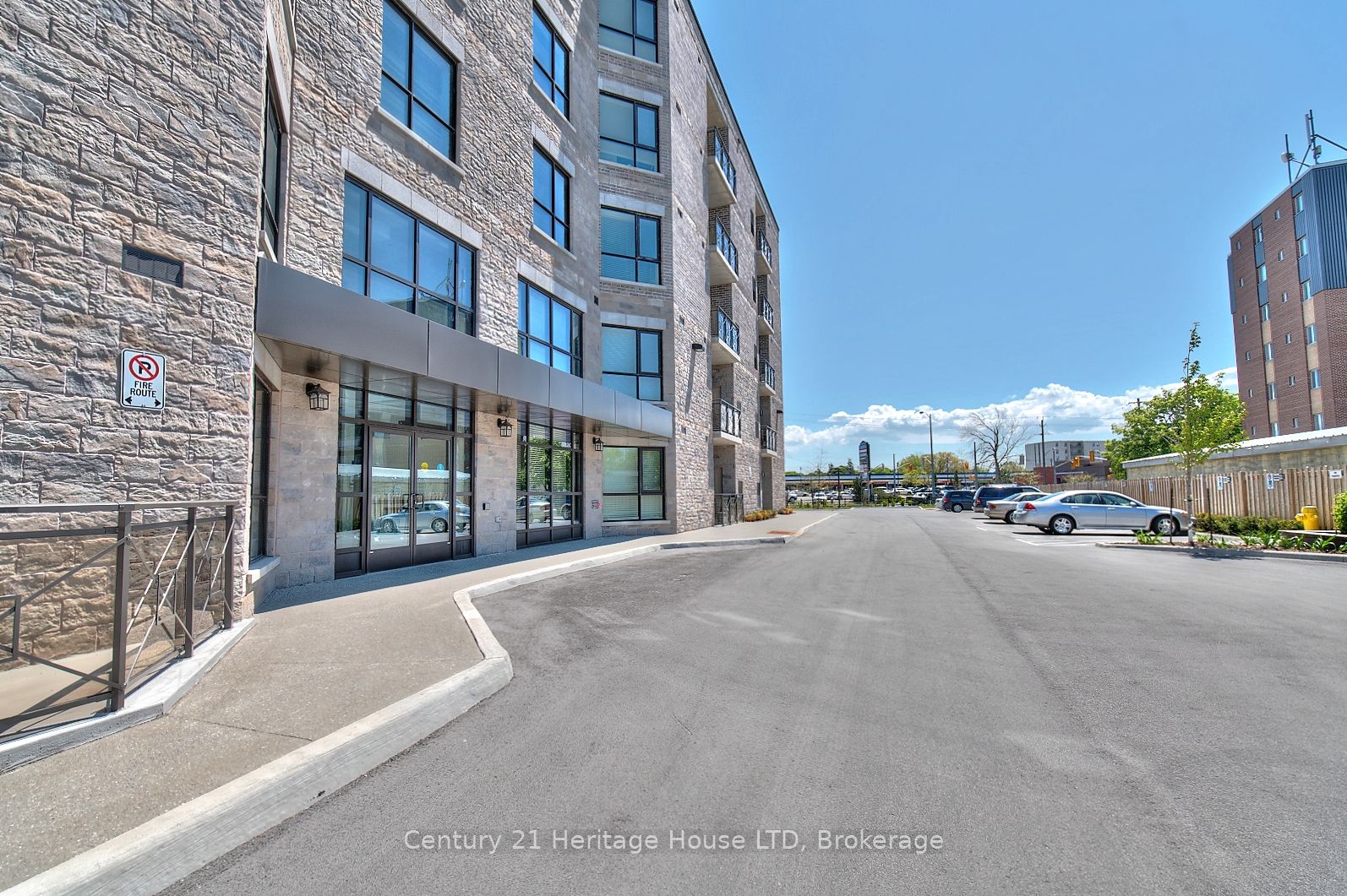 379 Scott Street 307, St. Catharines, ON L2M 3W2 photo 3