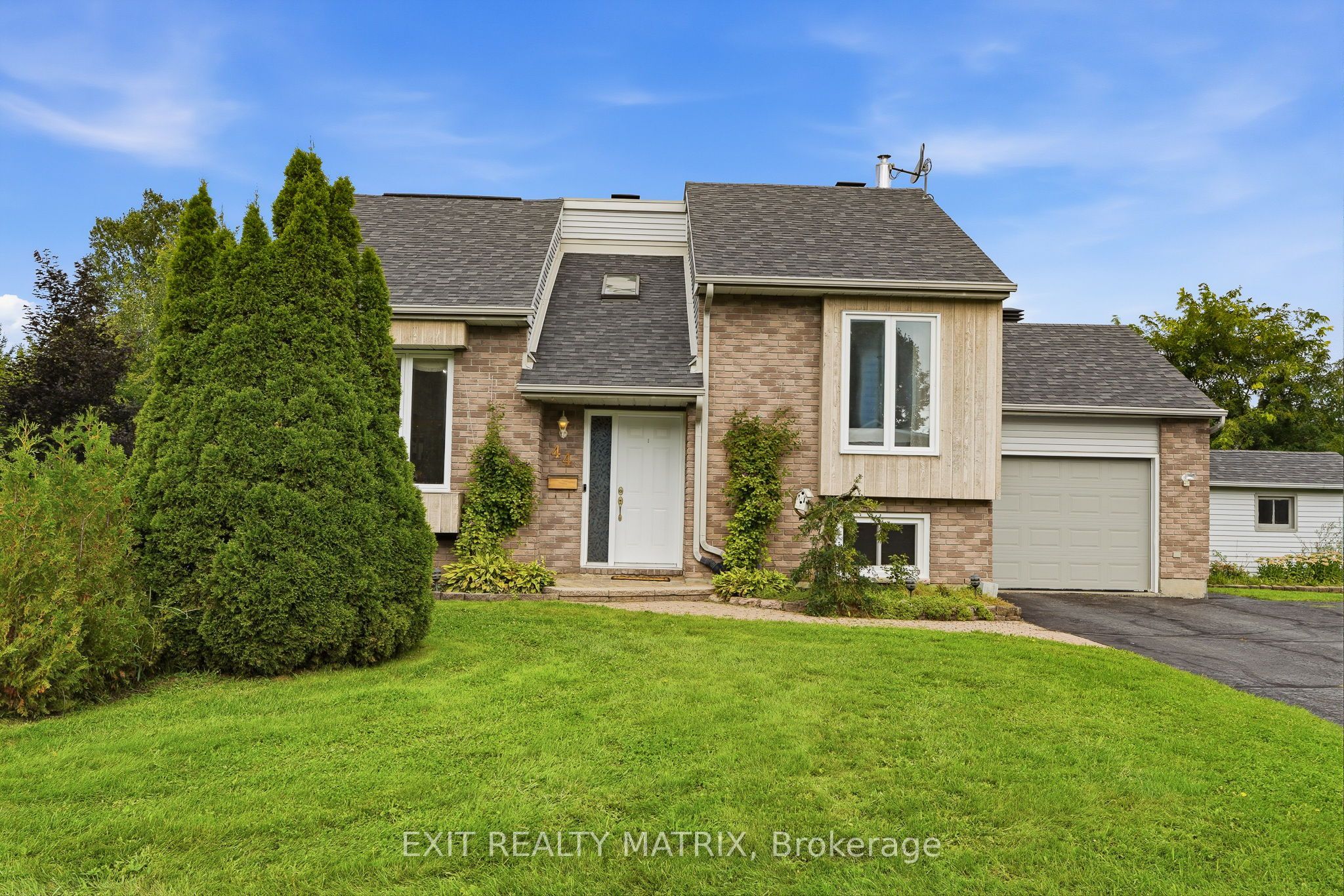 44 Ste Therese Boulevard, Russell, ON K0A 1W0 photo 2