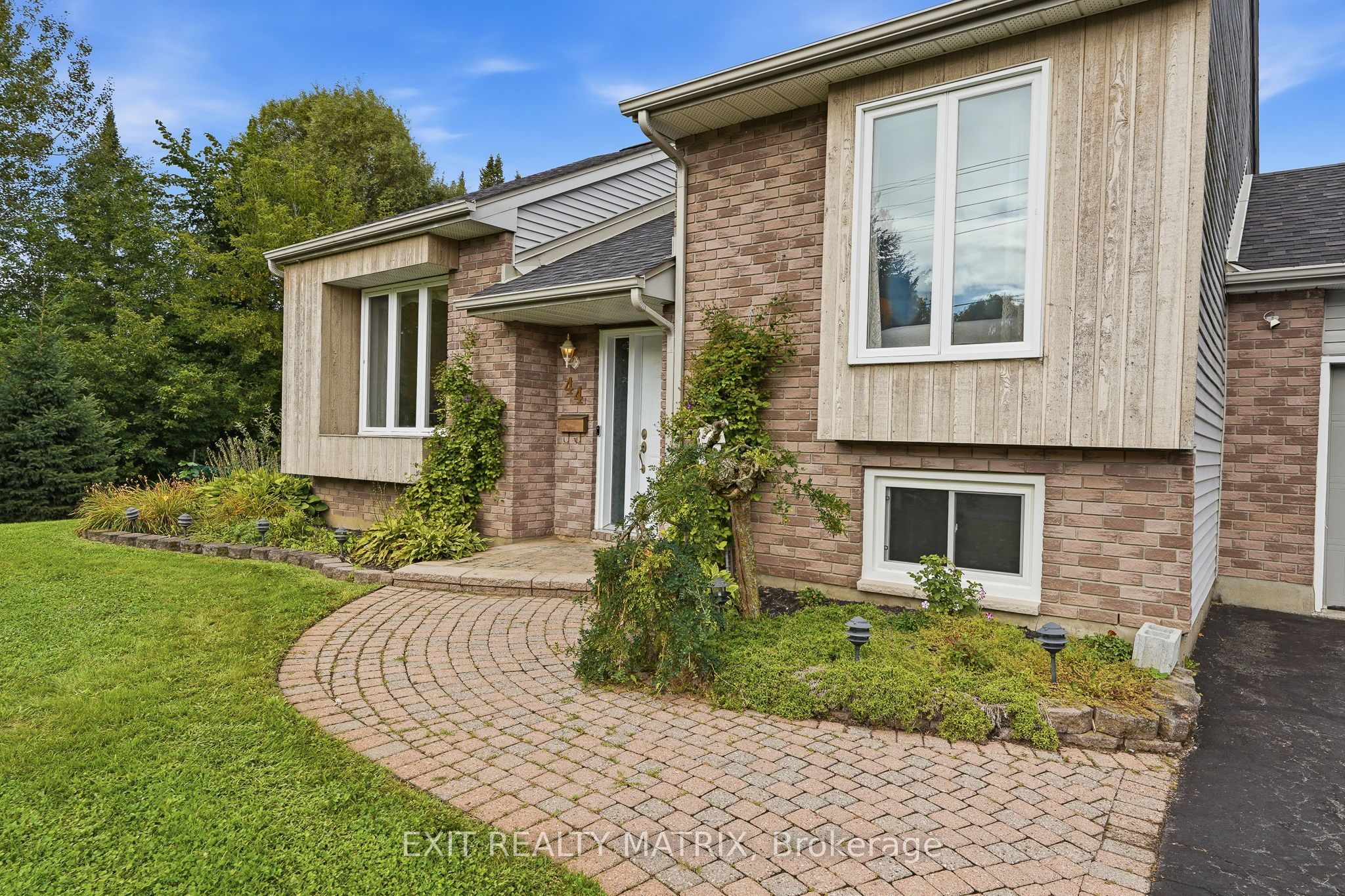 44 Ste Therese Boulevard, Russell, ON K0A 1W0 photo 3