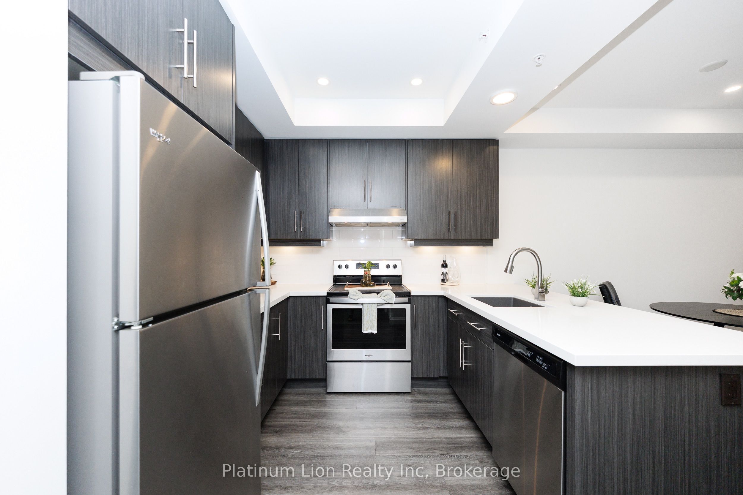 30 Hamilton Street S 201, Hamilton, ON L8B 1V8 photo 2