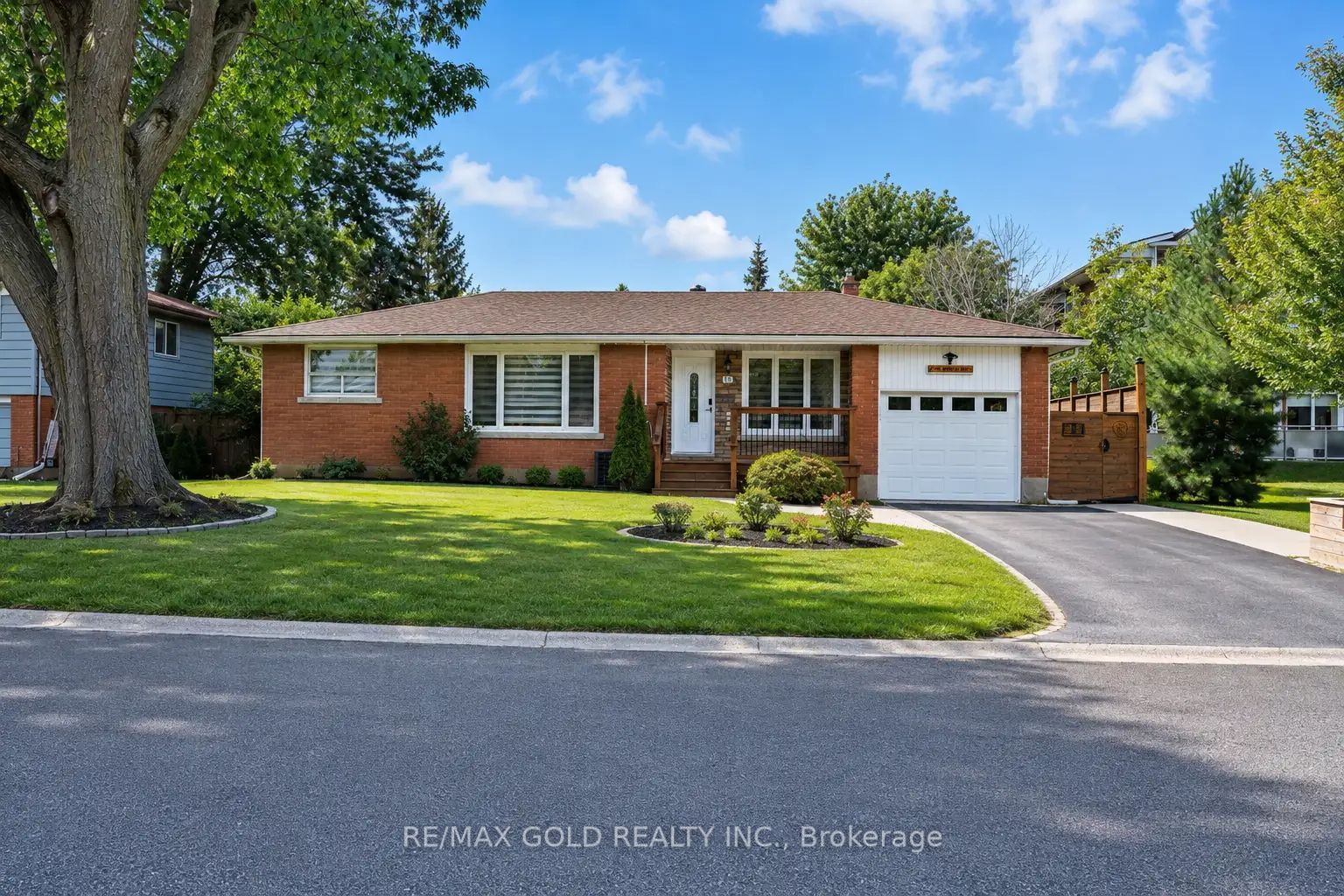 16 Braden Avenue, Welland, ON L3C 2R7
