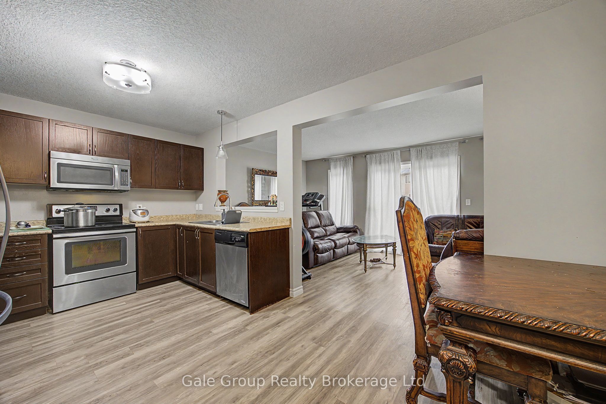 717 Crawford Crescent, Woodstock, ON N4S 8Z5 photo 4