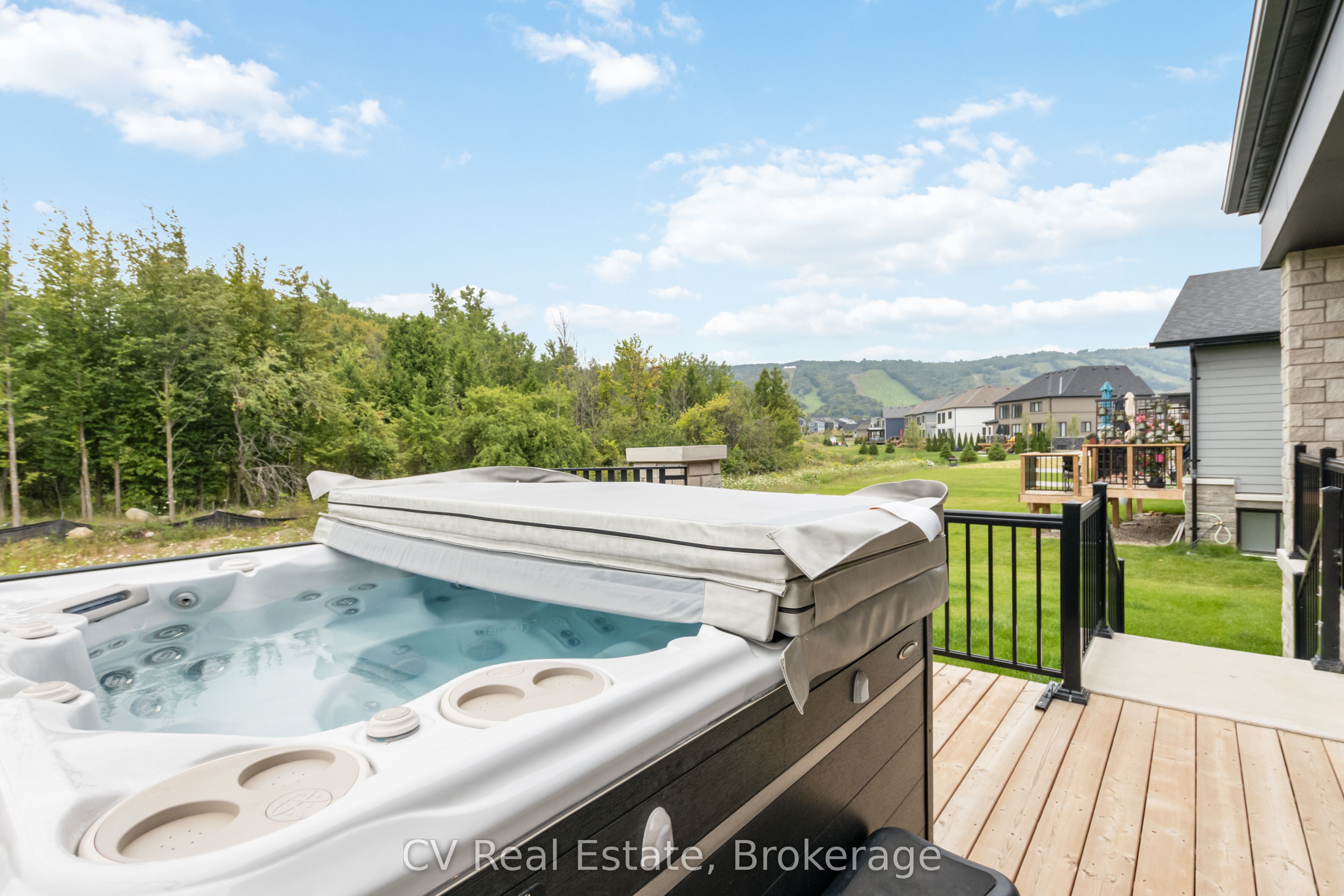 125 Stoneleigh Drive, Blue Mountains, ON L9Y 4X5 photo 2