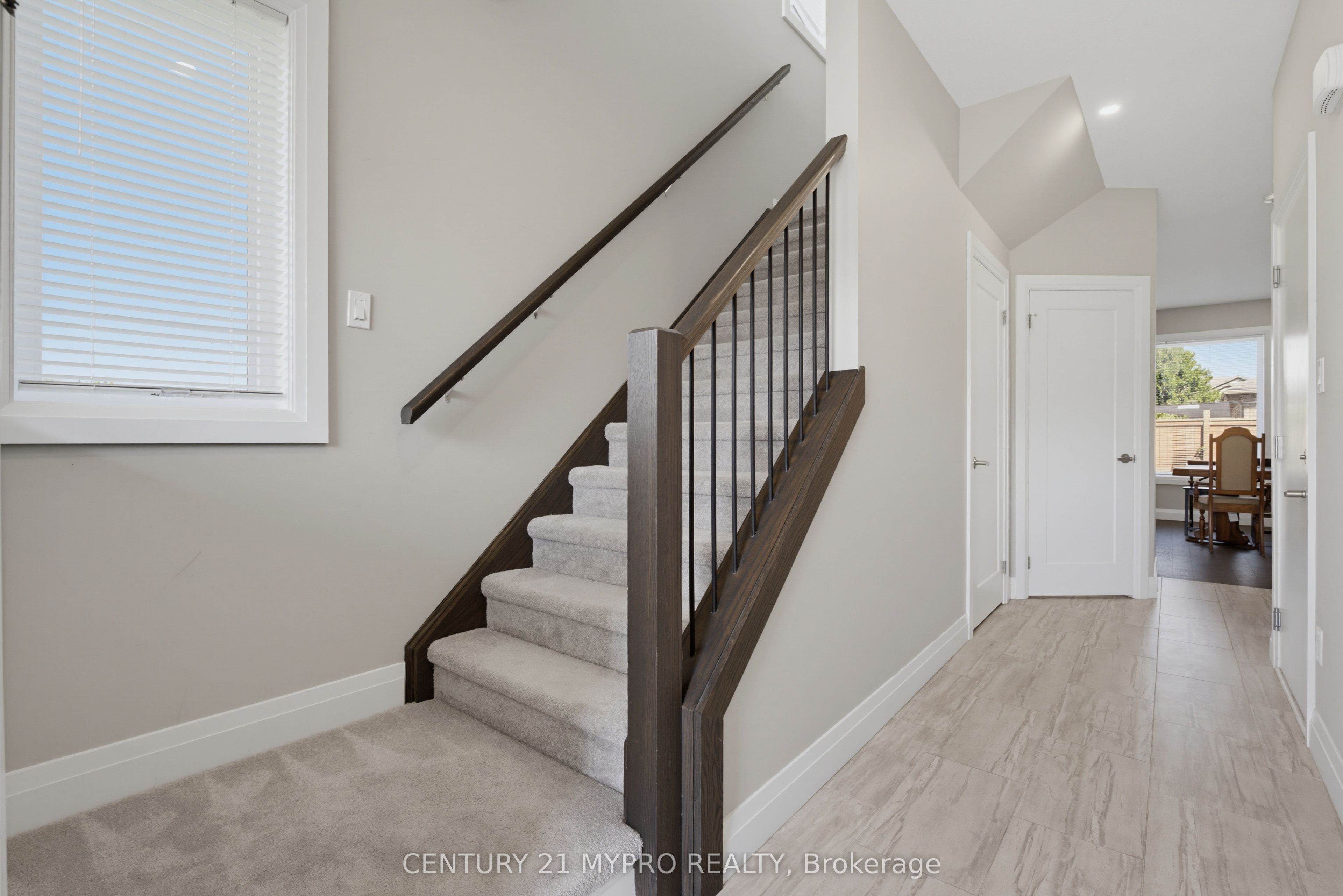 2003 CLAYRIDGE Way, London North, ON N6G 5K5 photo 4