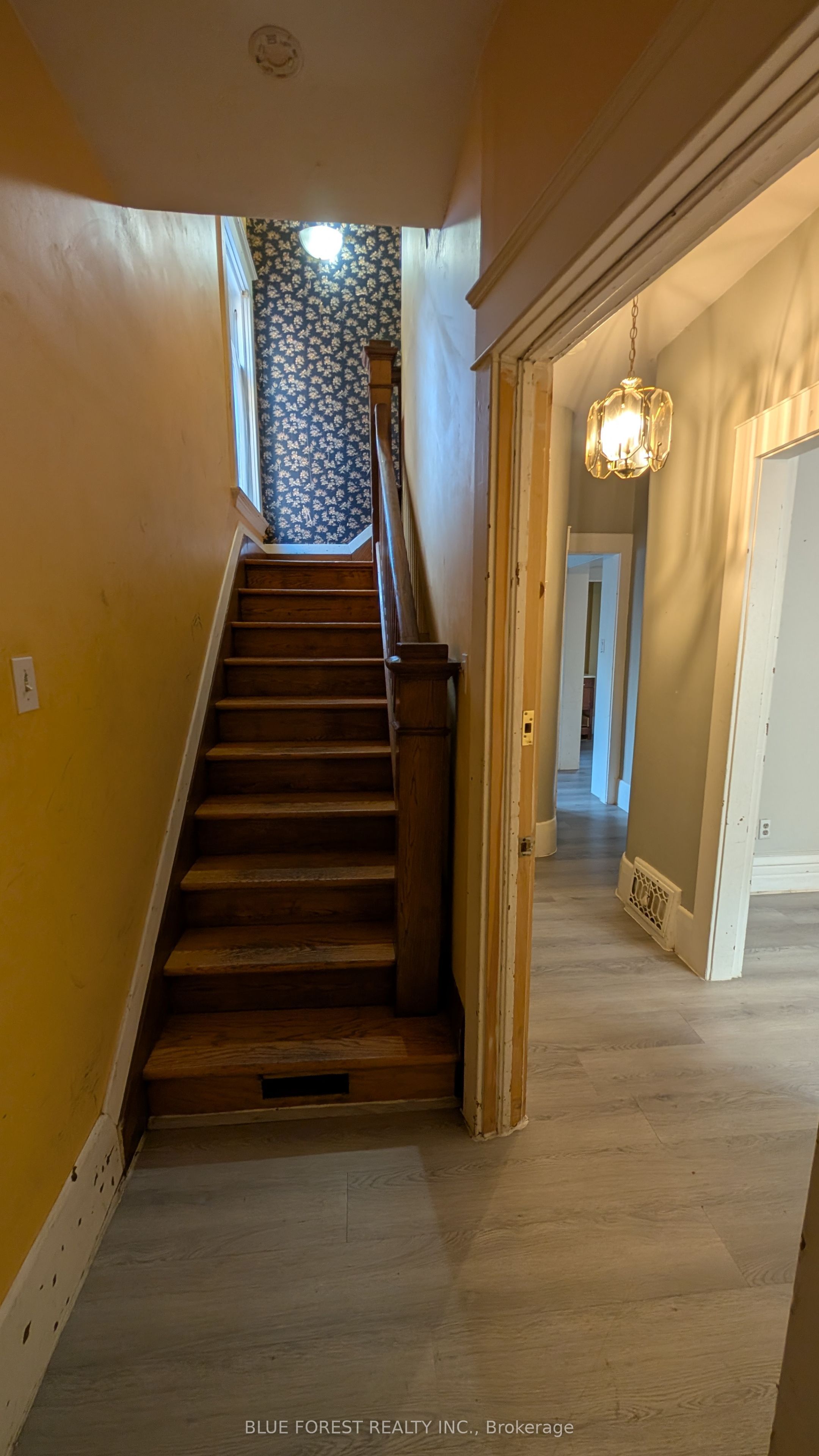 867 Queens Avenue, London East, ON N5W 3H7 photo 2