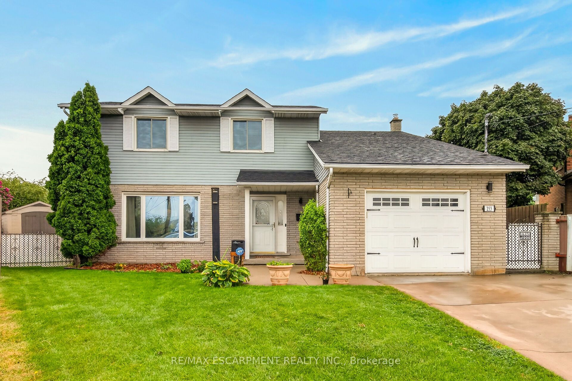 253 Highridge Avenue, Hamilton, ON L8E 3P6 photo 2