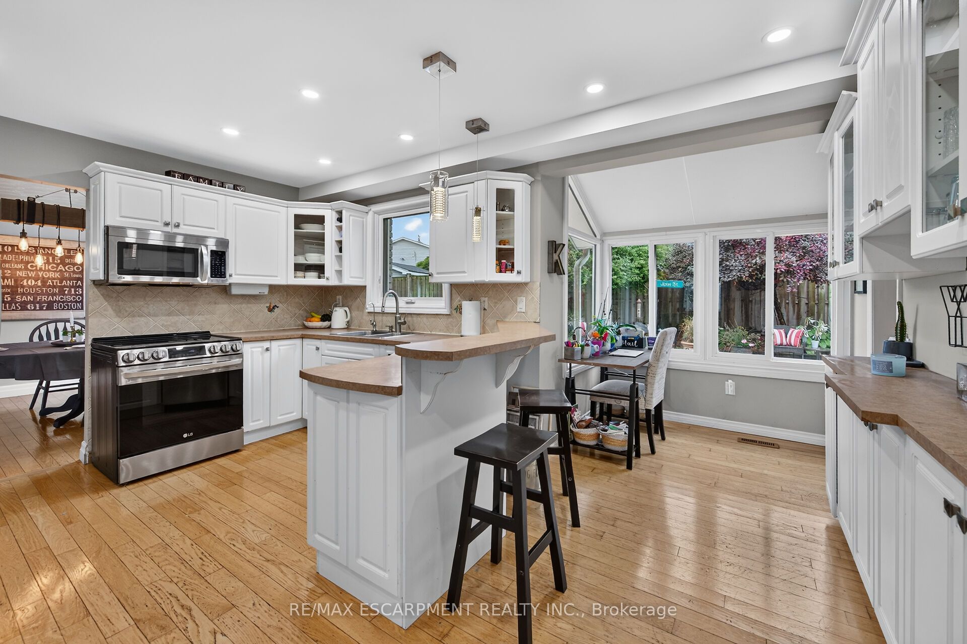 253 Highridge Avenue, Hamilton, ON L8E 3P6 photo 5