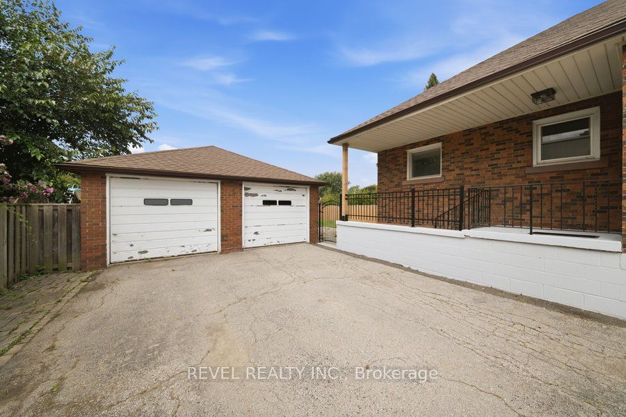 310 Caledon Avenue, Hamilton, ON L9C 3E2 photo 4