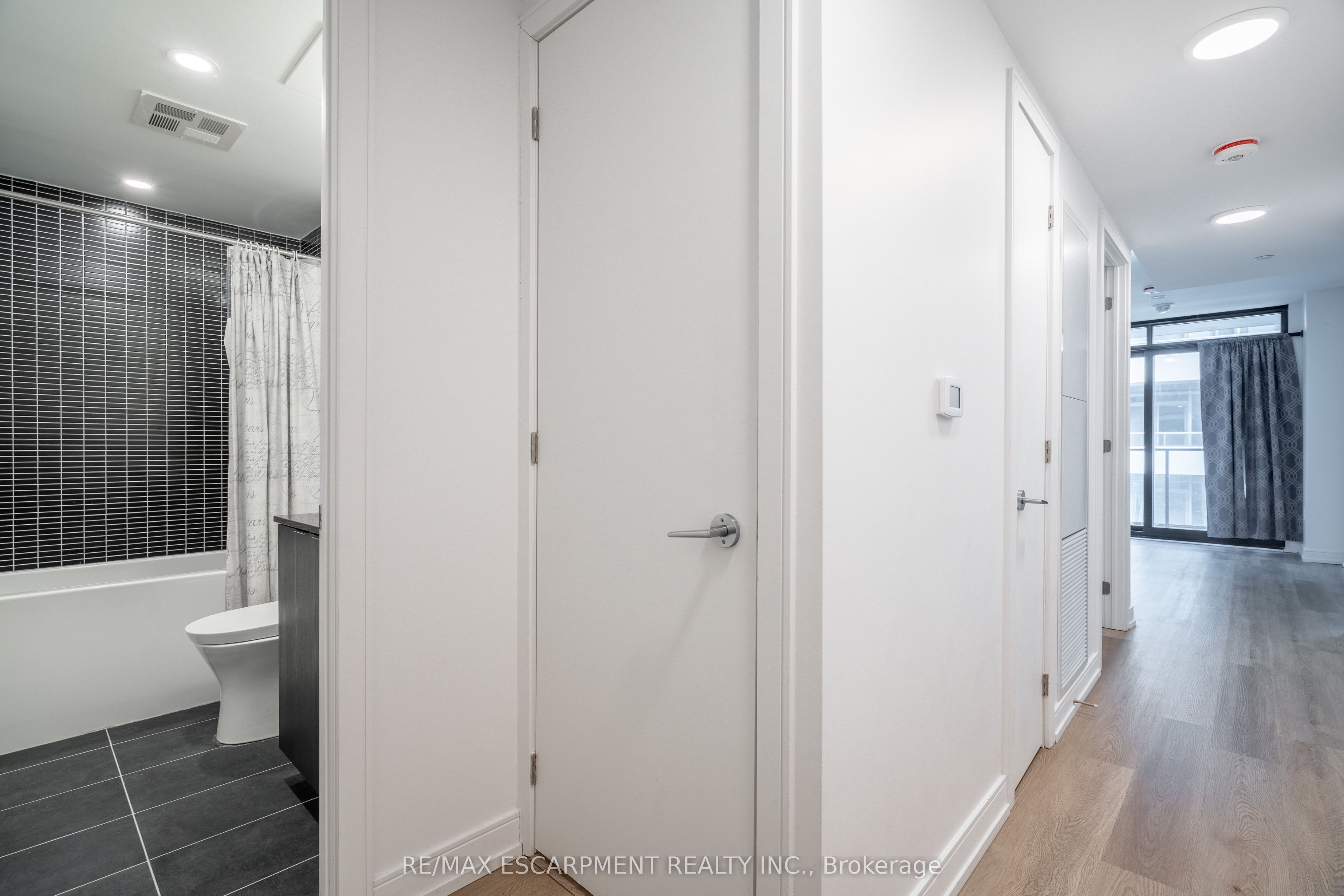 1 Jarvis Street 1219, Hamilton, ON L8R 3J2 photo 3