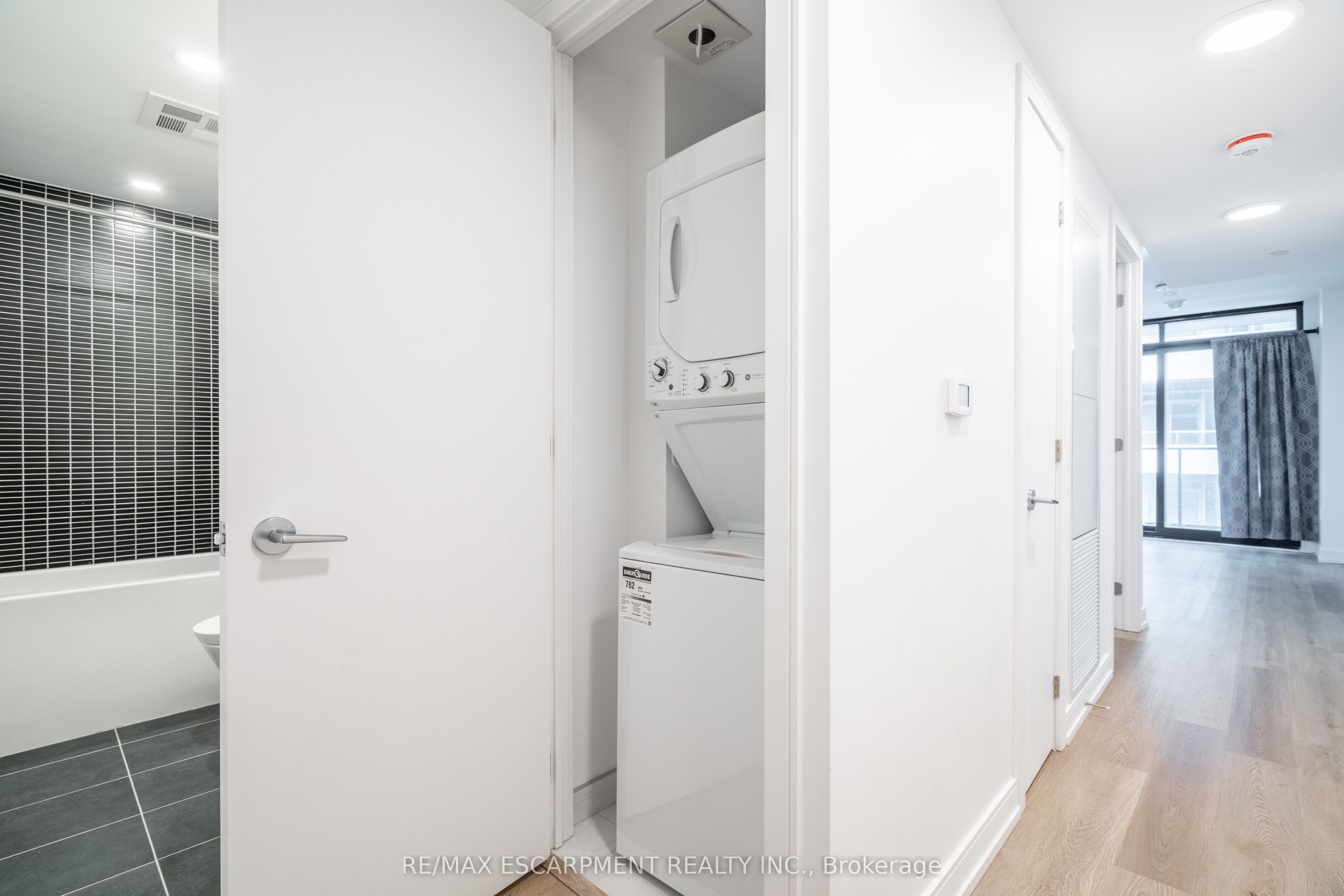 1 Jarvis Street 1219, Hamilton, ON L8R 3J2 photo 4
