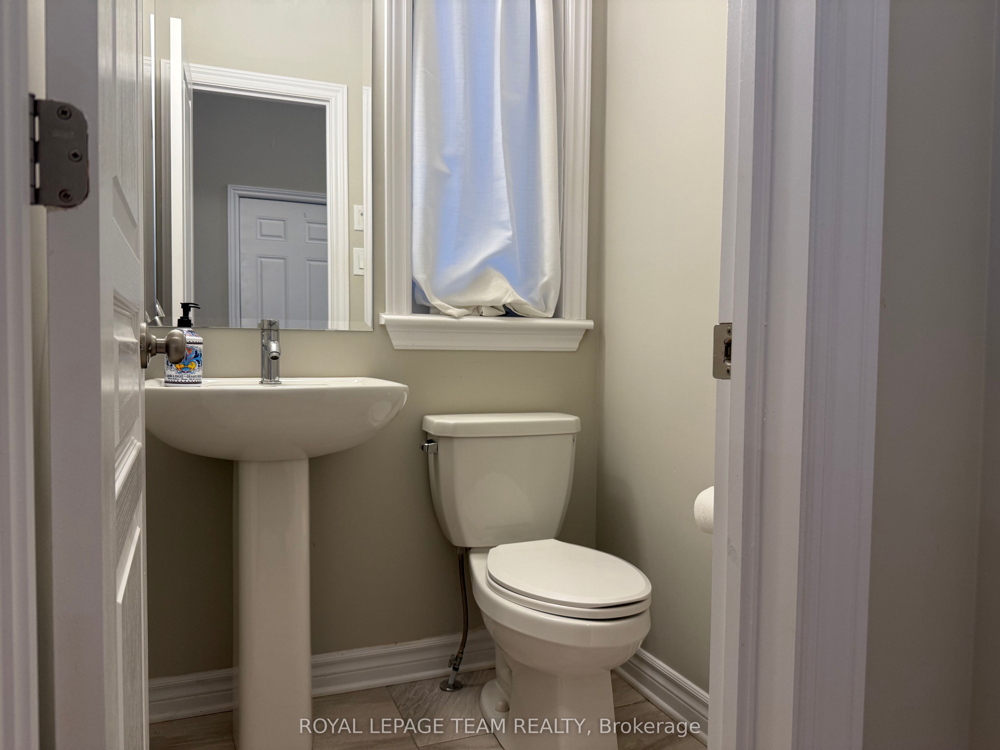 82 WARRIOR Street, Kanata, ON K2V 0M2 photo 4