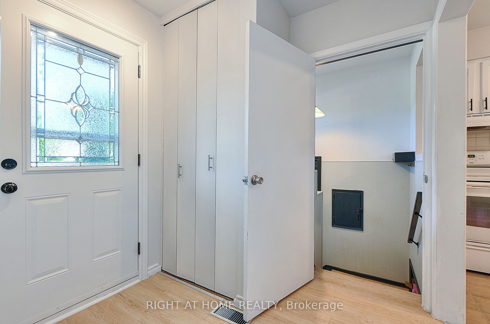 245 West 33rd Street, Hamilton, ON L9C 5J7 photo 3