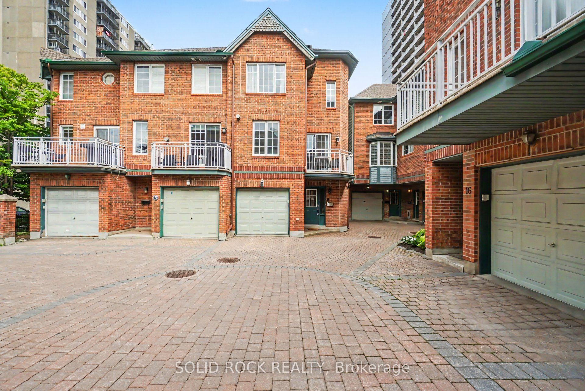 5 Beckington Private, Ottawa Centre, ON K2P 2N5 photo 2