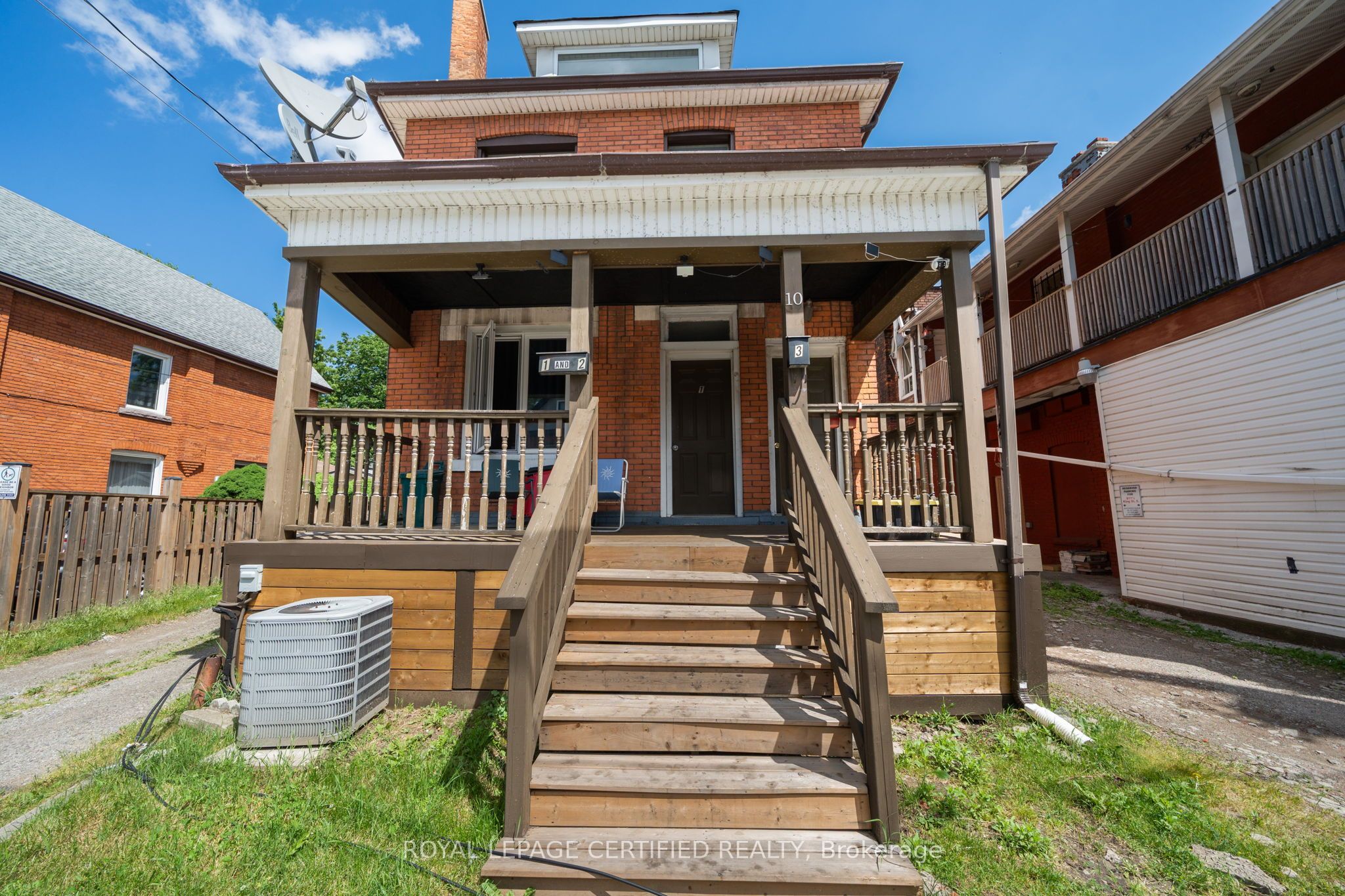 10 Fairleigh Avenue N, Hamilton, ON L8L 6H2 photo 2