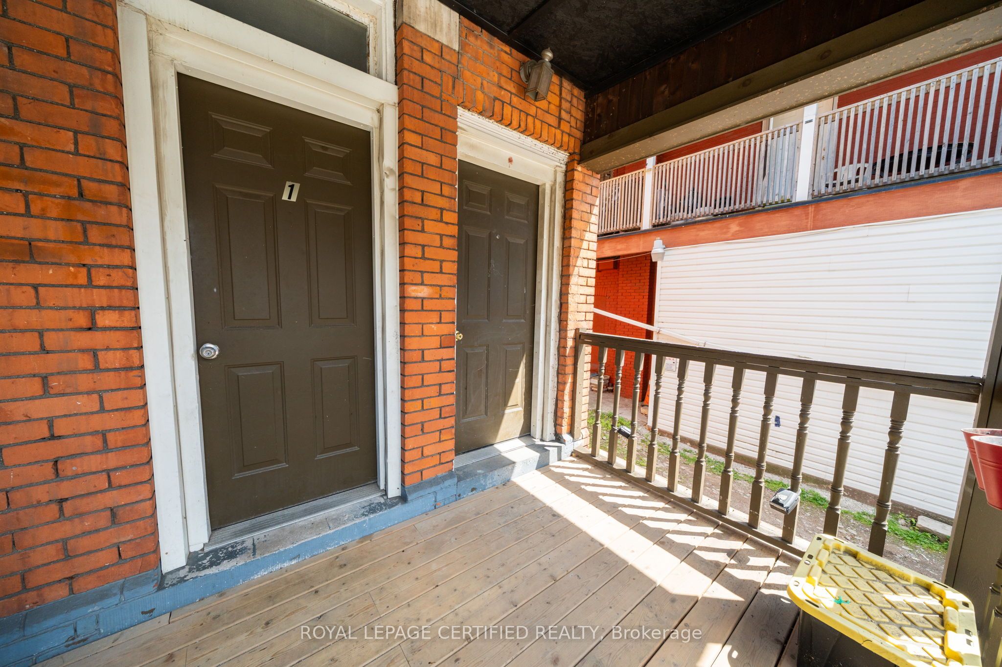 10 Fairleigh Avenue N, Hamilton, ON L8L 6H2 photo 3