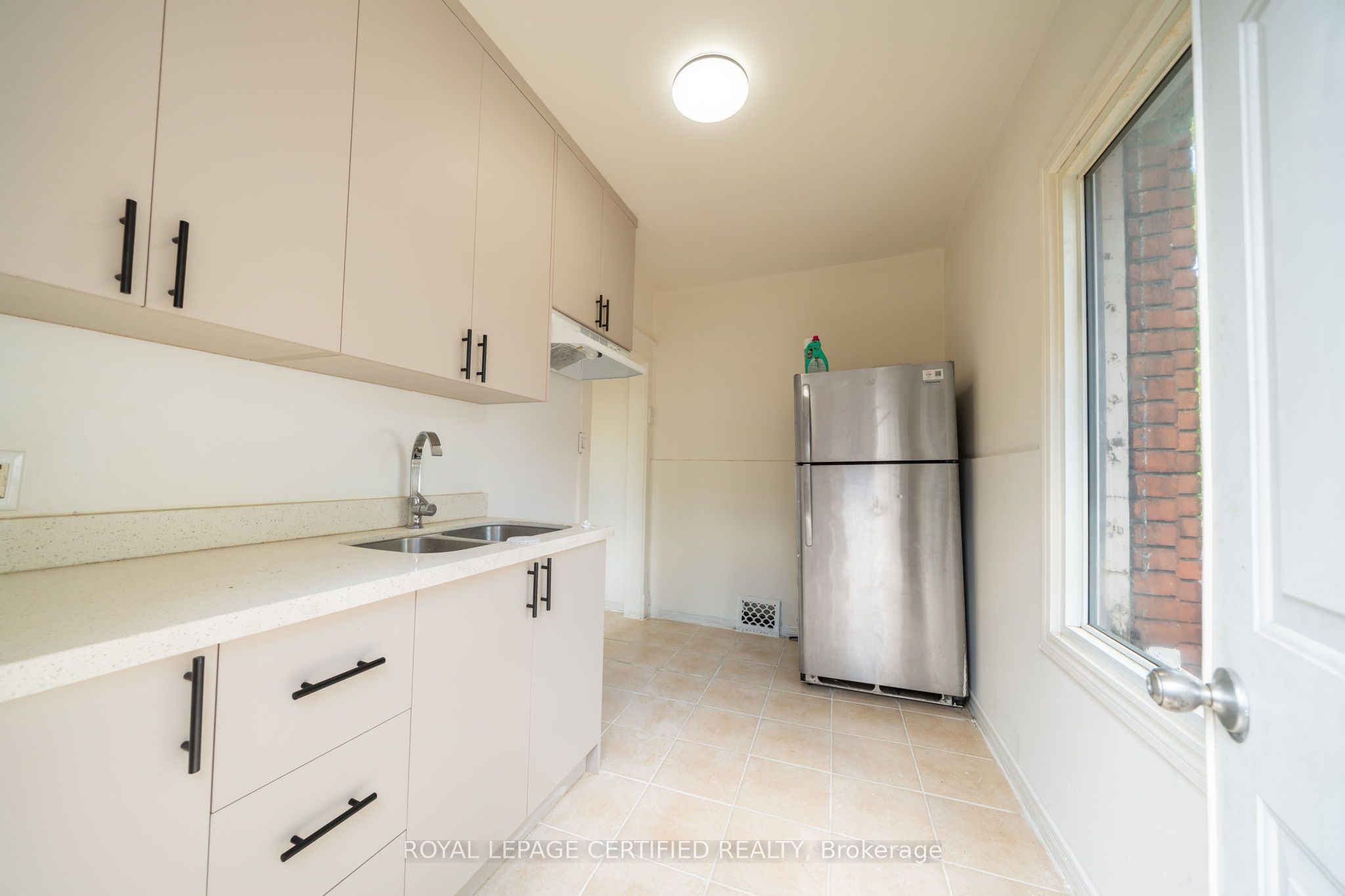 10 Fairleigh Avenue N, Hamilton, ON L8L 6H2 photo 4