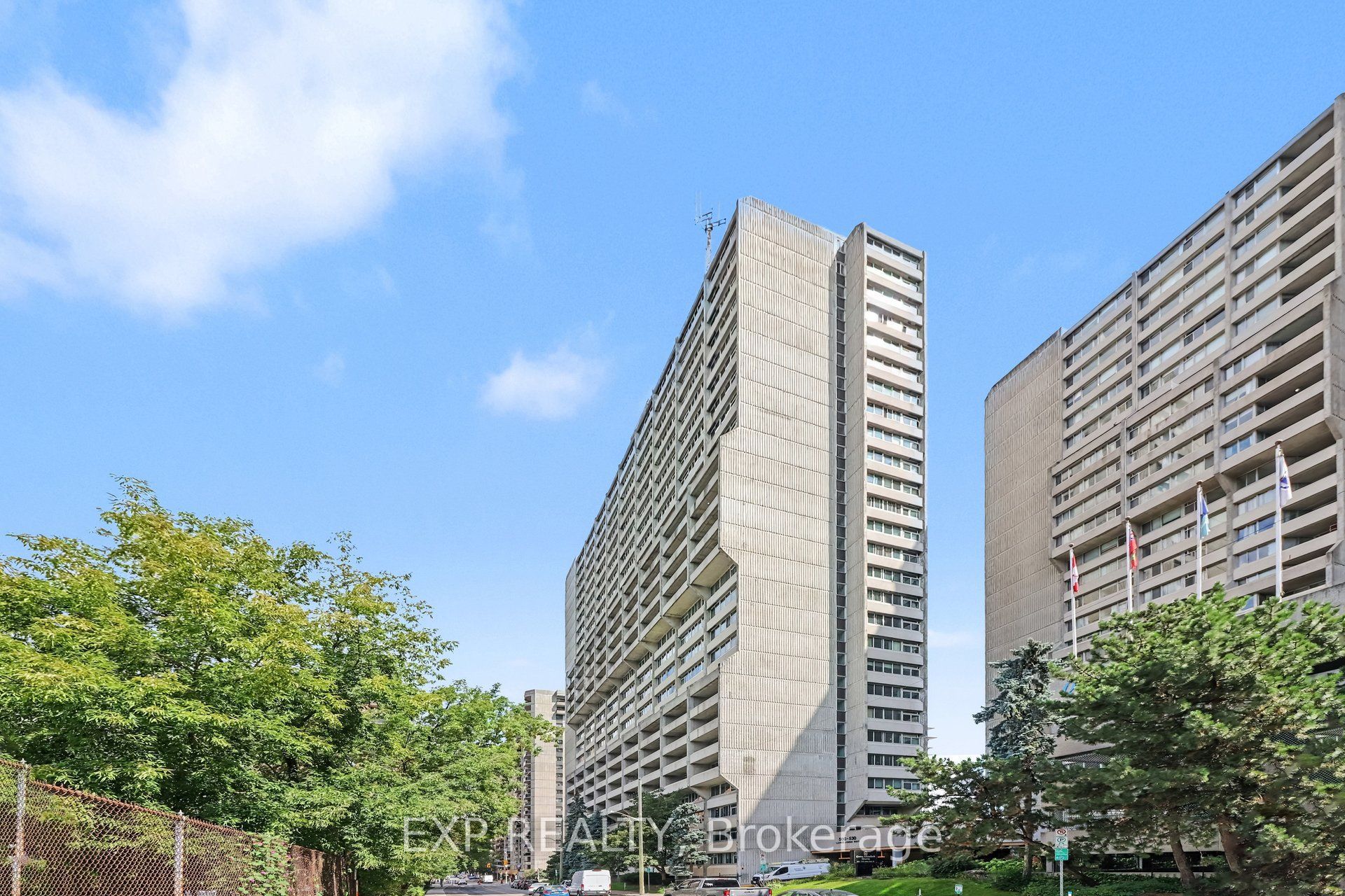 500 Laurier Avenue W 204, Ottawa Centre, ON K1R 5E1 photo 3
