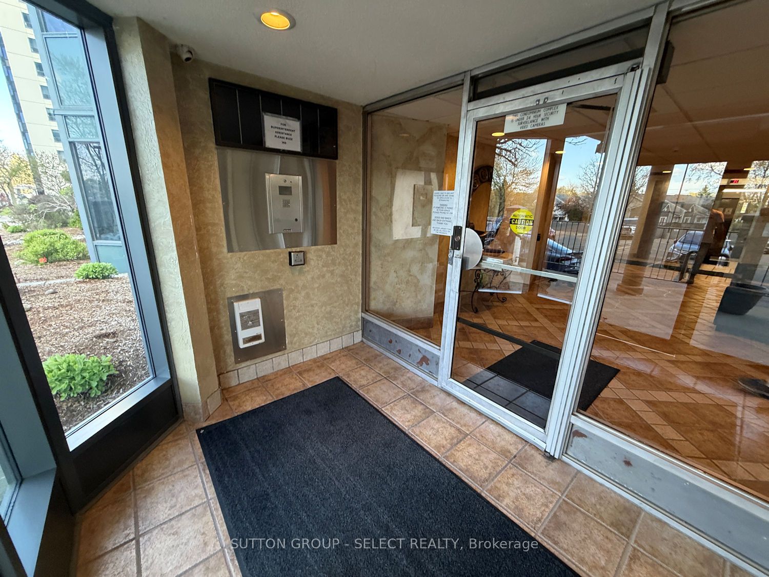 55 Green Valley Drive 1902, Kitchener, ON N2P 1Z6 photo 2