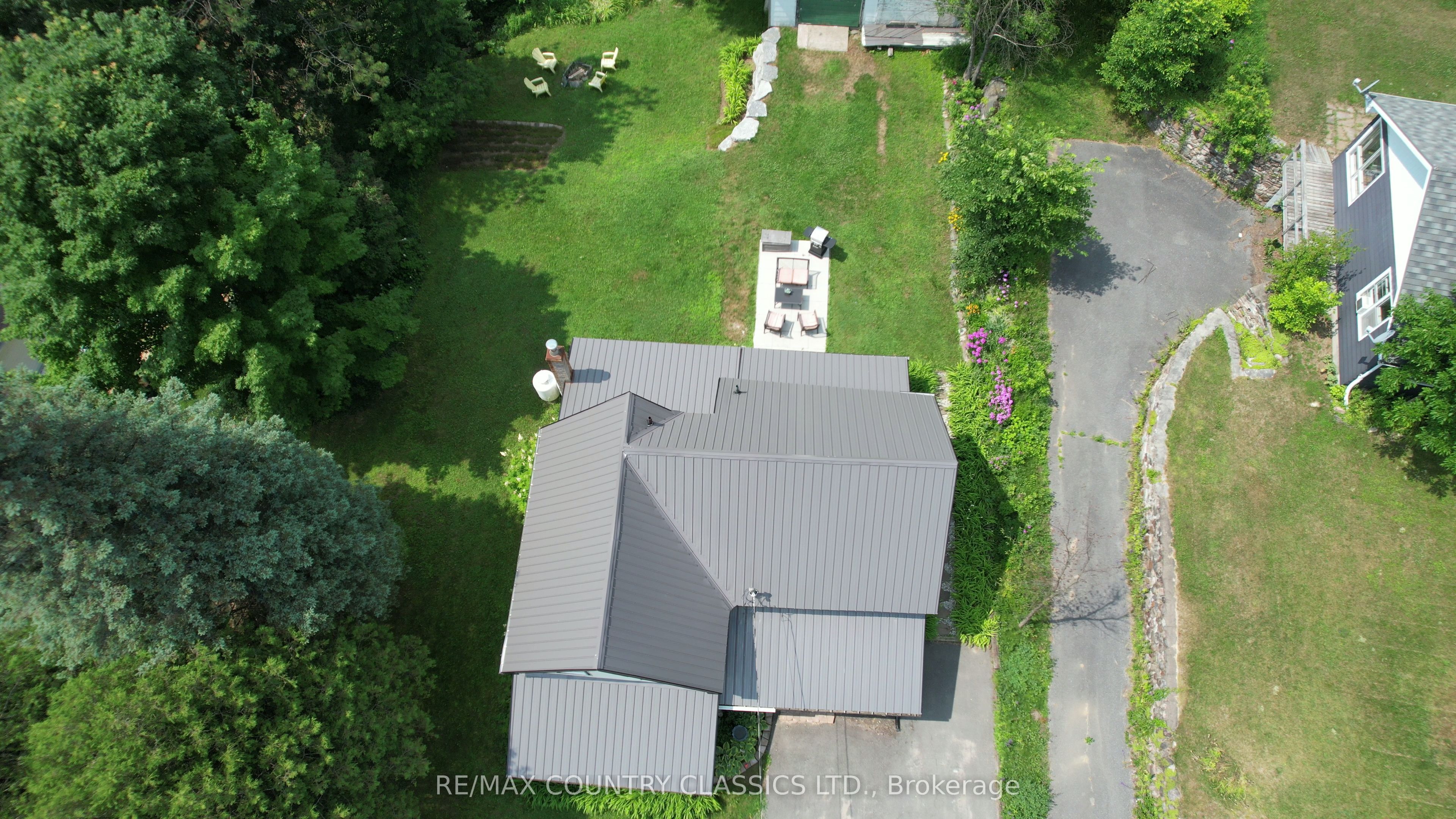 12 Hastings Street S, Bancroft, ON K0L 1C0 photo 2