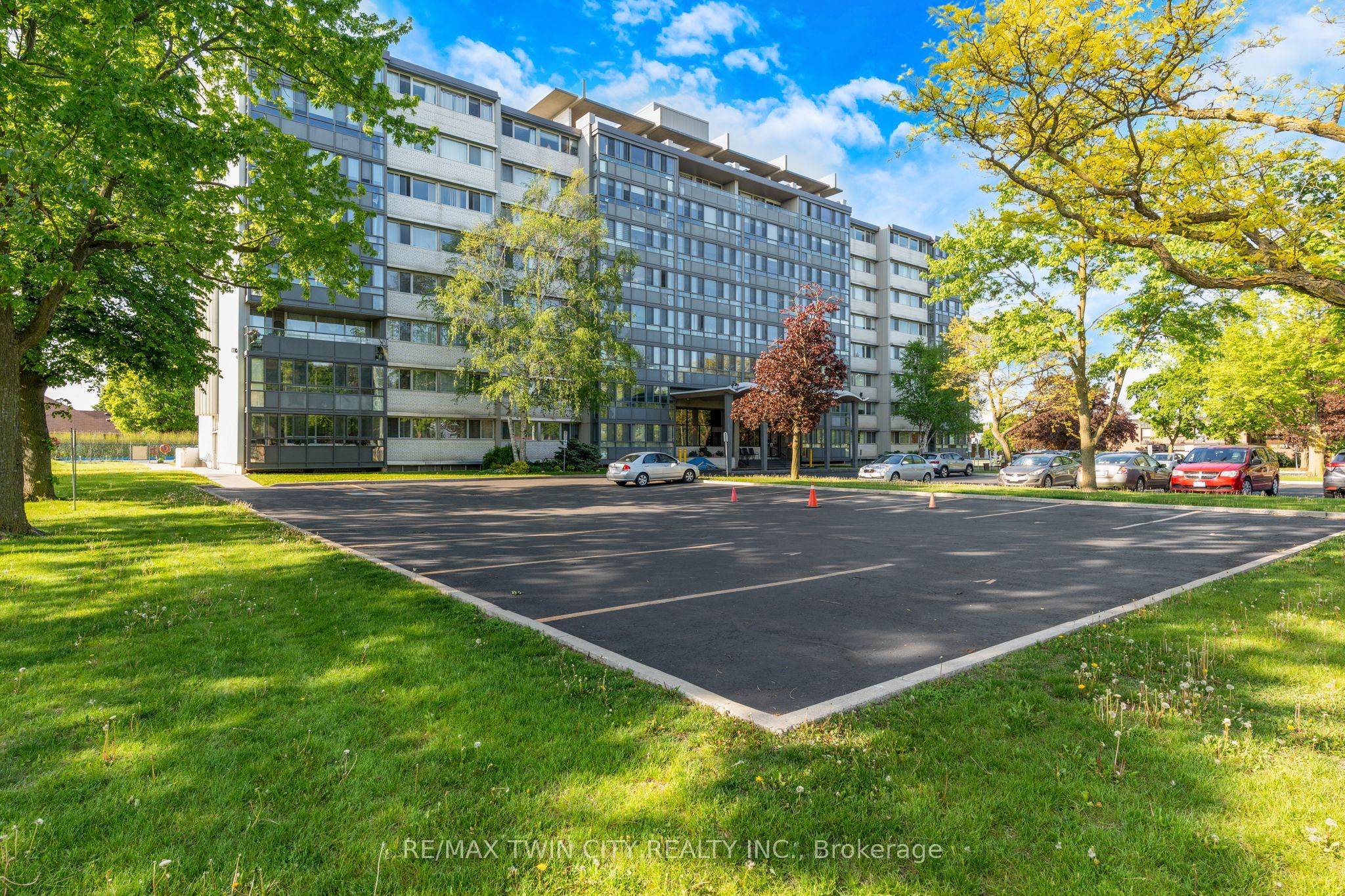 24 Midland Drive 306, Kitchener, ON N2A 2A8 photo 2