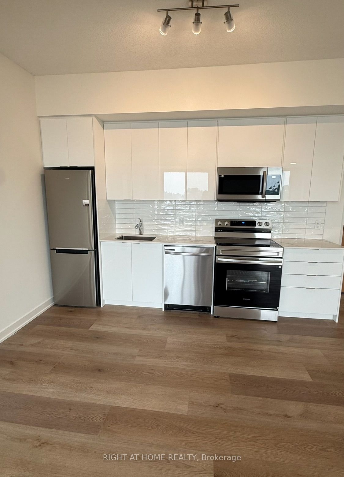 33 Erie Avenue 506, Brantford, ON N3S 0K7 photo 5