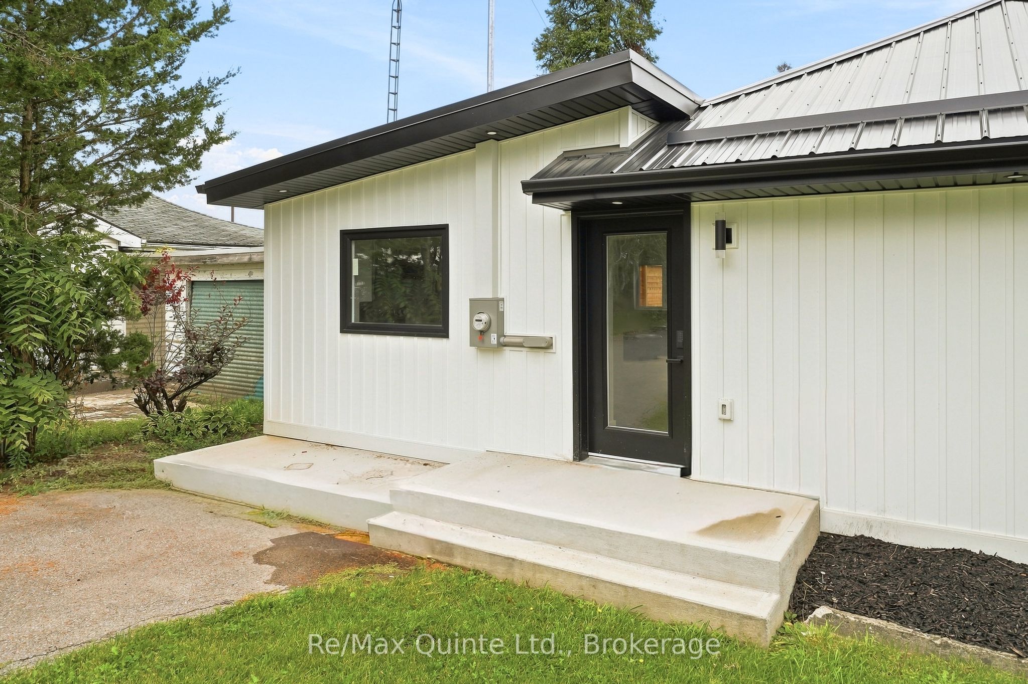 417 County Road 28, Prince Edward County, ON K8P 3J1 photo 4