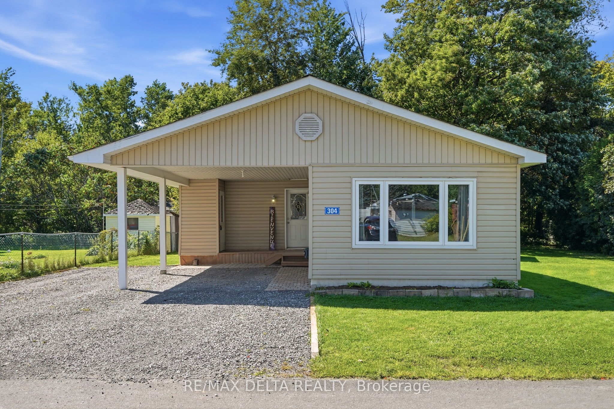 8250 County Road 17 Road, Clarence-Rockland, ON K4K 1K7