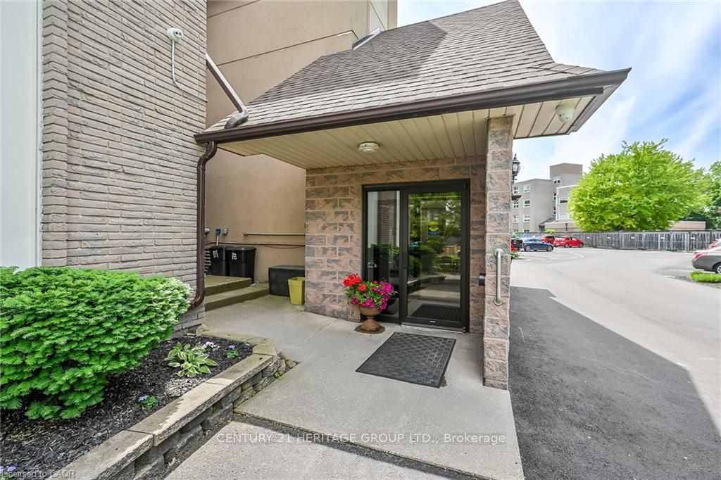 20 John Street 202, Grimsby, ON L3M 1X5 photo 4