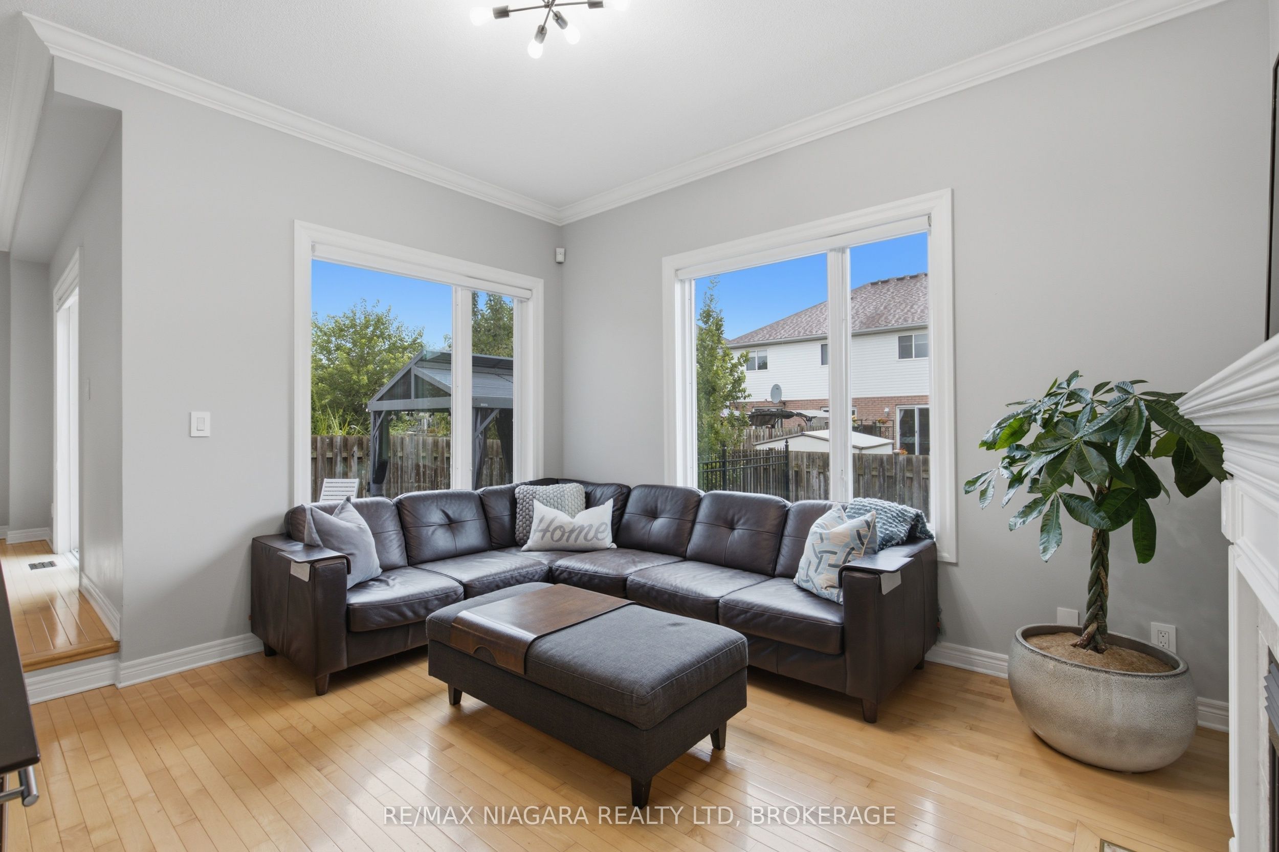 15 Cozocar Crescent, St. Catharines, ON L2S 3Y5 photo 2