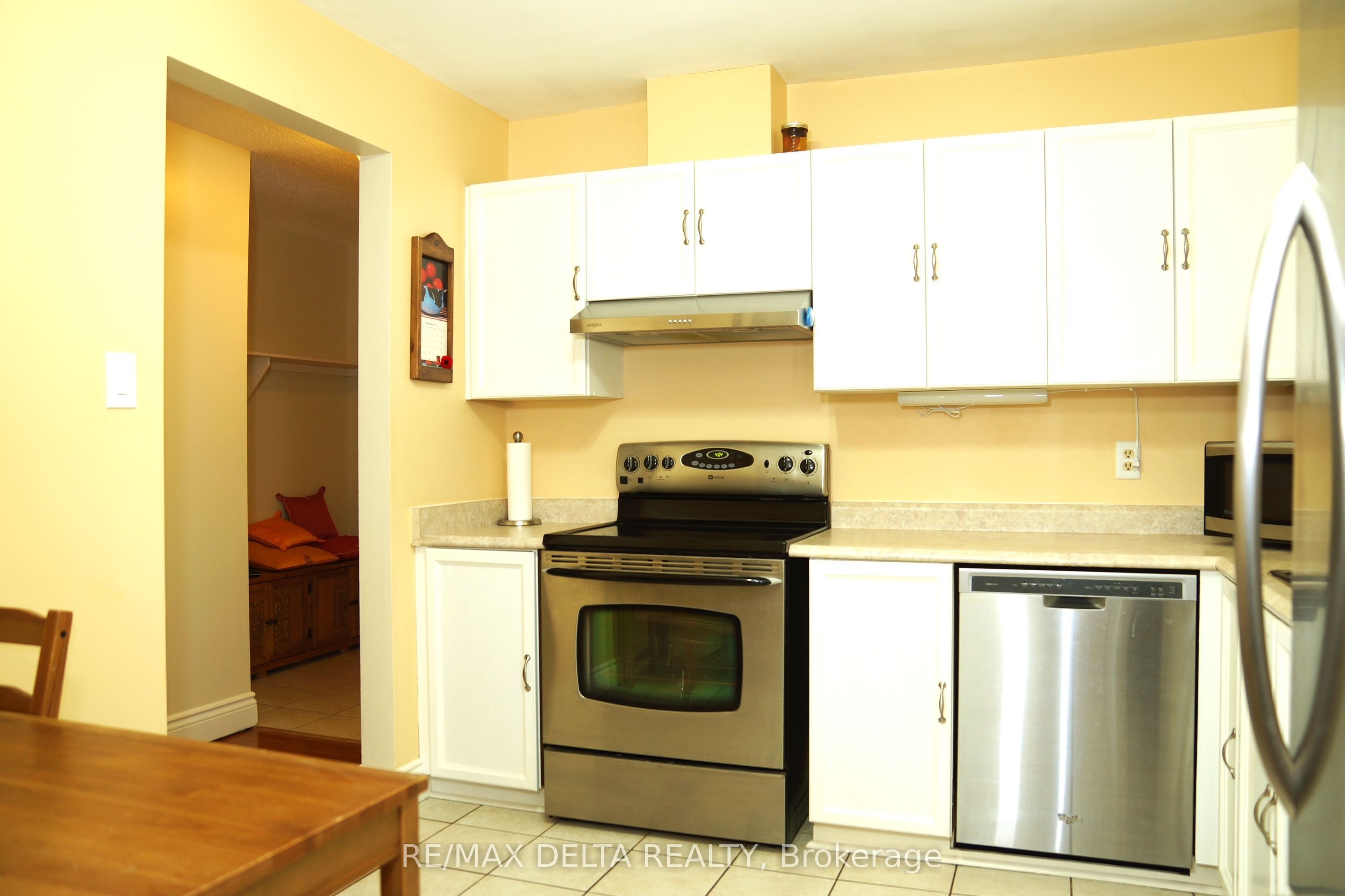 341 Kennedy Lane E, Orleans - Cumberland and Area, ON K1E 3P3 photo 4