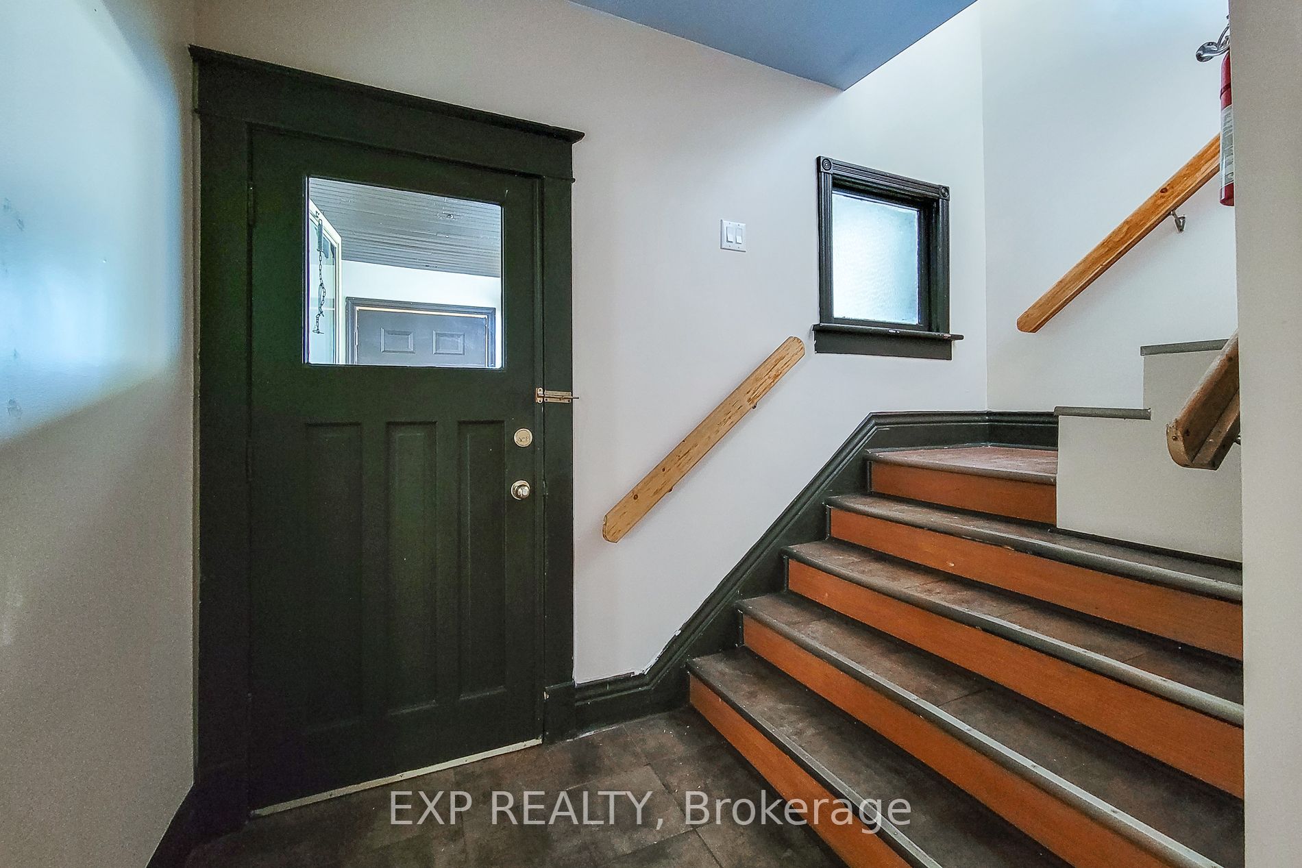 6133 Prospect Street Upper, Niagara Falls, ON L2G 1G9 photo 2