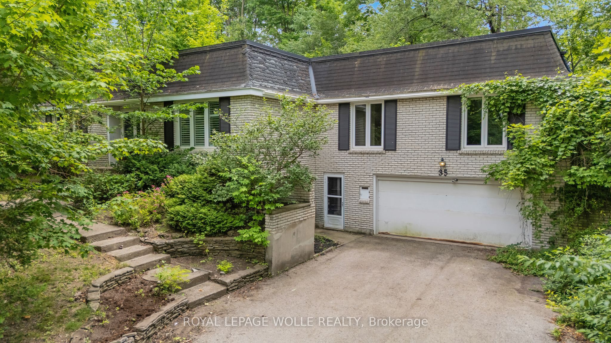 35 Maple Hill Drive, Kitchener, ON N2M 2R7 photo 2