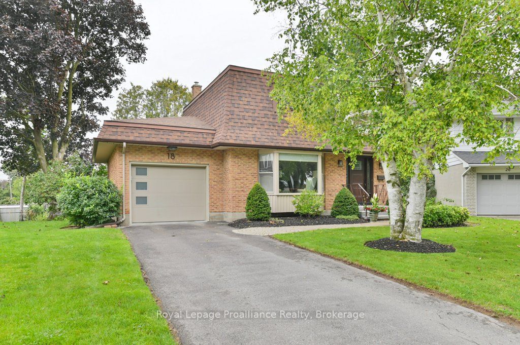 18 Conger Place, Belleville, ON K8P 4N8 photo 2