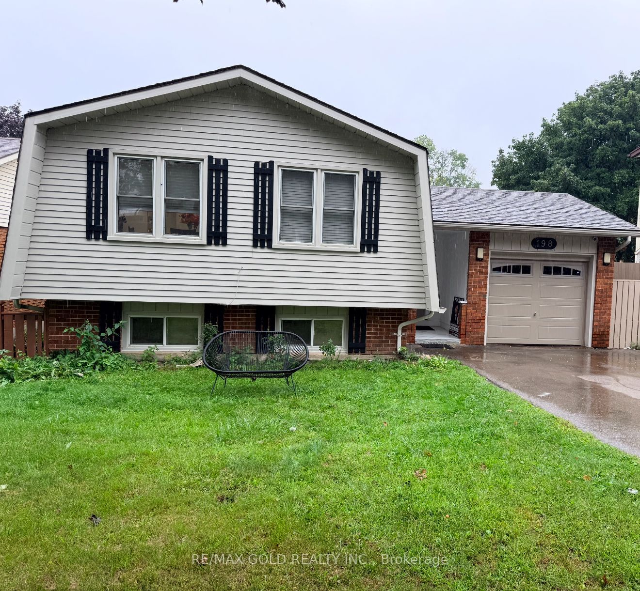 198 Coach Hill Drive, Kitchener, ON N2E 1P4 photo 2