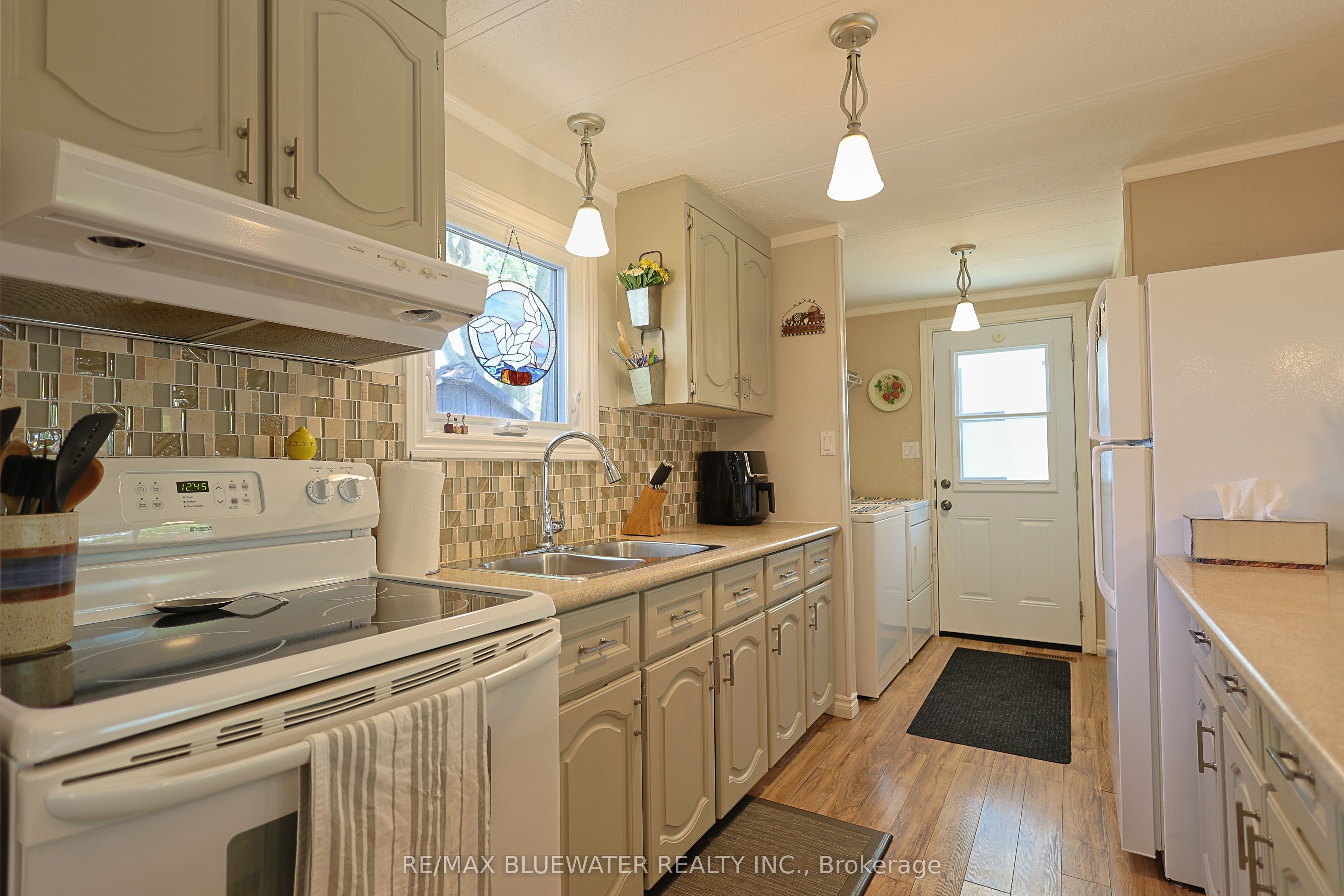 95 Shannon Boulevard, South Huron, ON N0M 1T0 photo 5