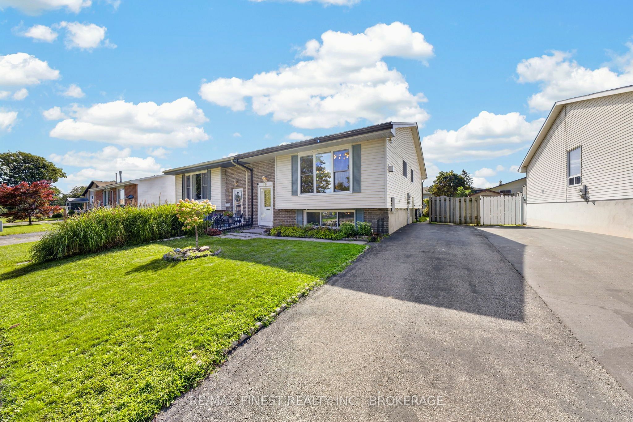 811 Cunningham Crescent, Brockville, ON K6V 6H3 photo 2