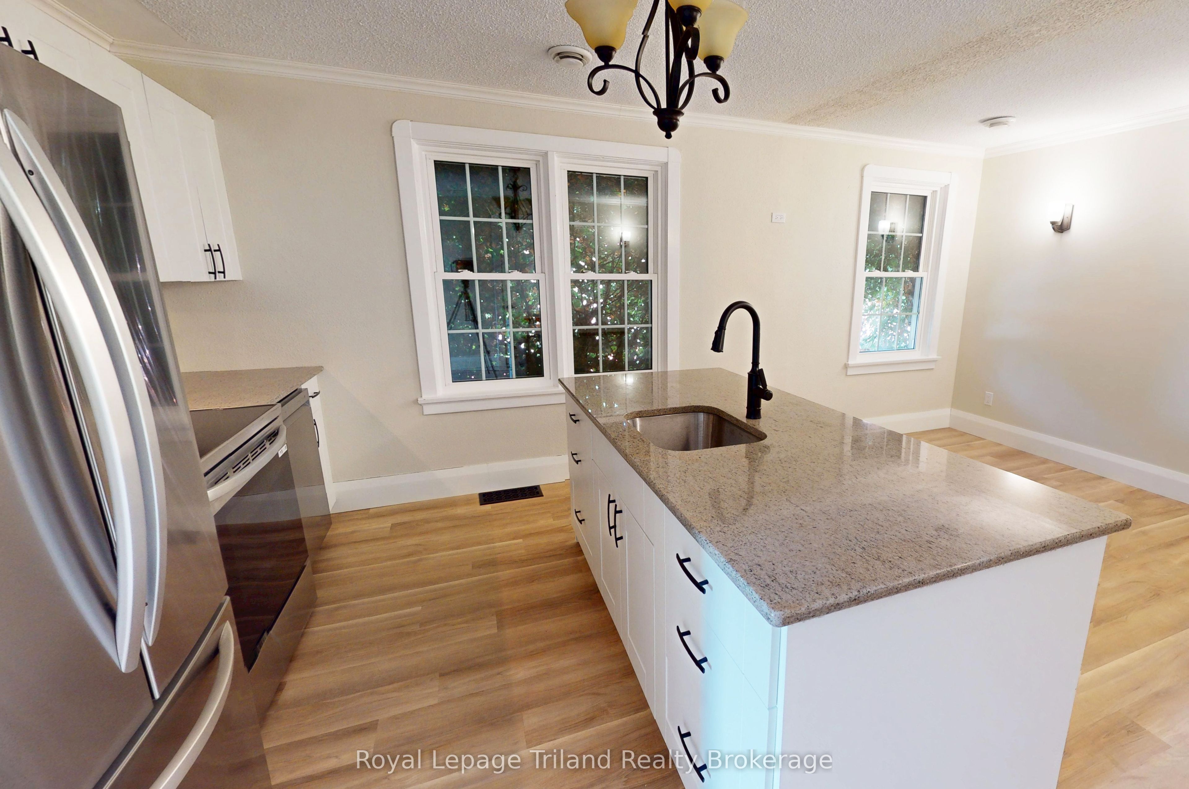 145 Vansittart Avenue 4, Woodstock, ON N4S 6E5 photo 3