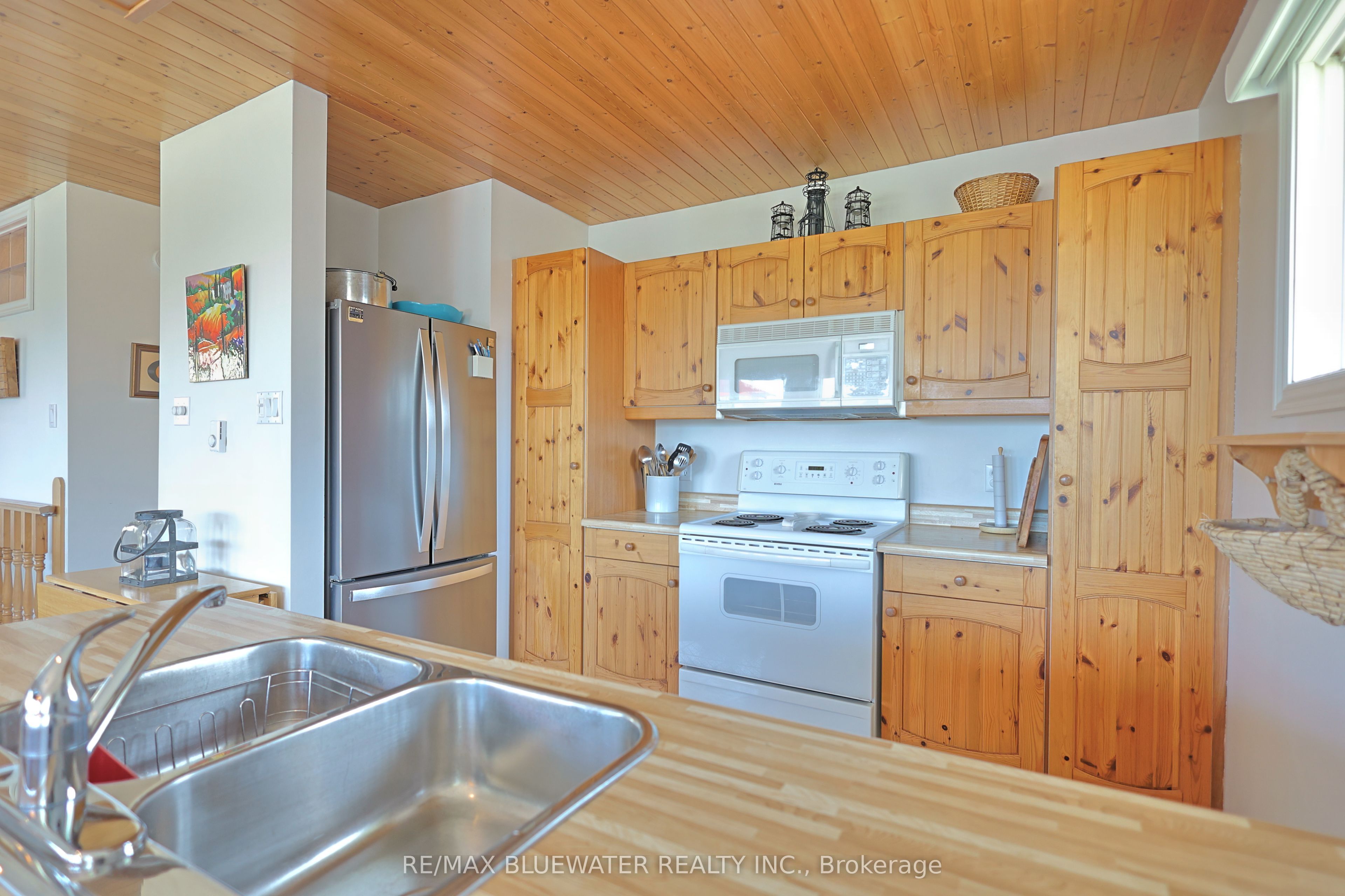 74156 Bluehaven Beach Drive, Bluewater, ON N0M 2T0 photo 5