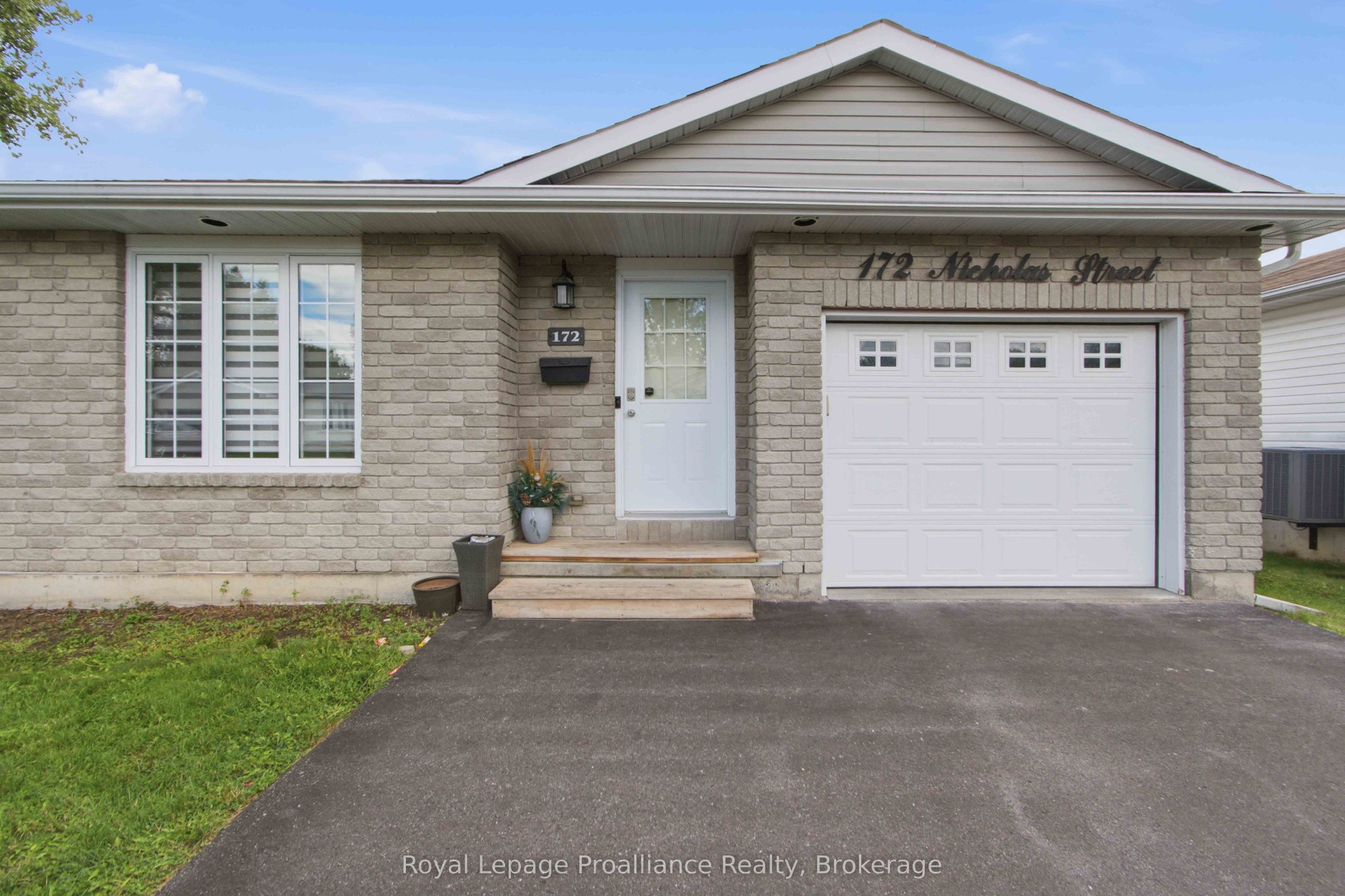 172 Nicholas Street, Quinte West, ON K8V 6B2 photo 2