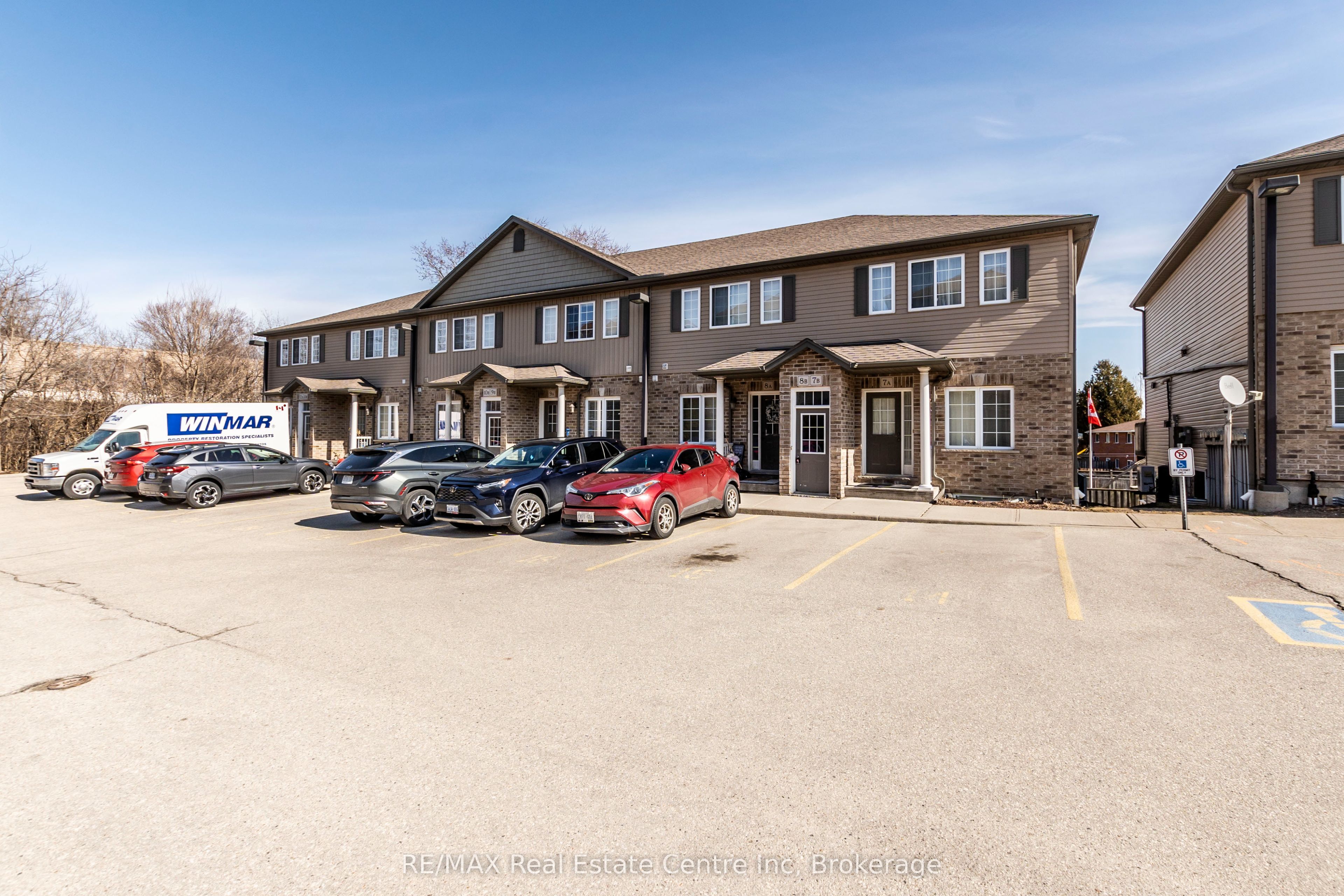 38 Howe Drive 8B, Kitchener, ON N2E 0E3