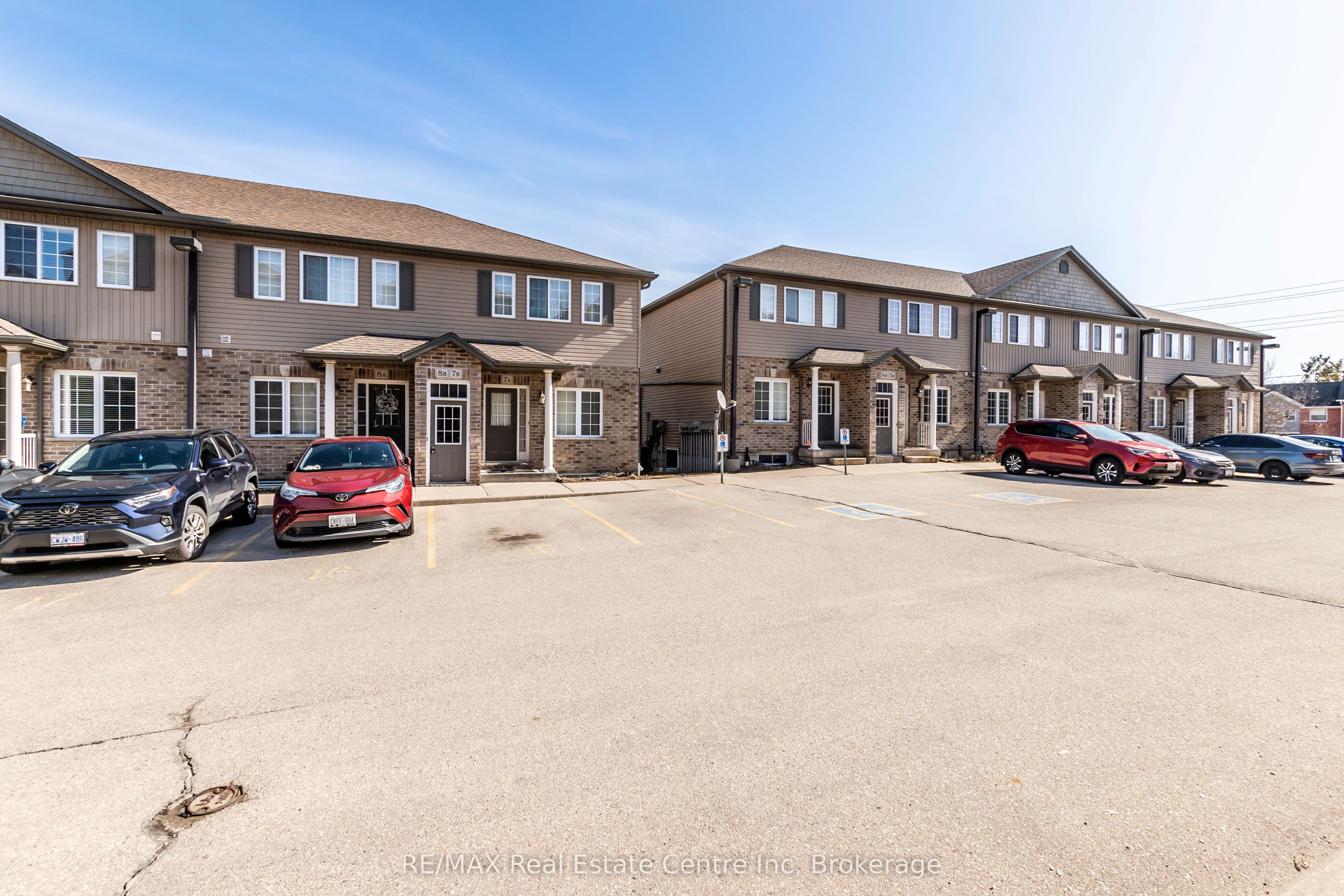 38 Howe Drive 8B, Kitchener, ON N2E 0E3 photo 2